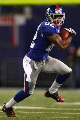 EAST RUTHERFORD, NJ - NOVEMBER 08:  Mario Manningham #82 of the New York Giants makes a break against the San Diego Chargers on November 8, 2009 at Giants Stadium in East Rutherford, New Jersey.  (Photo by Chris McGrath/Getty Images)
