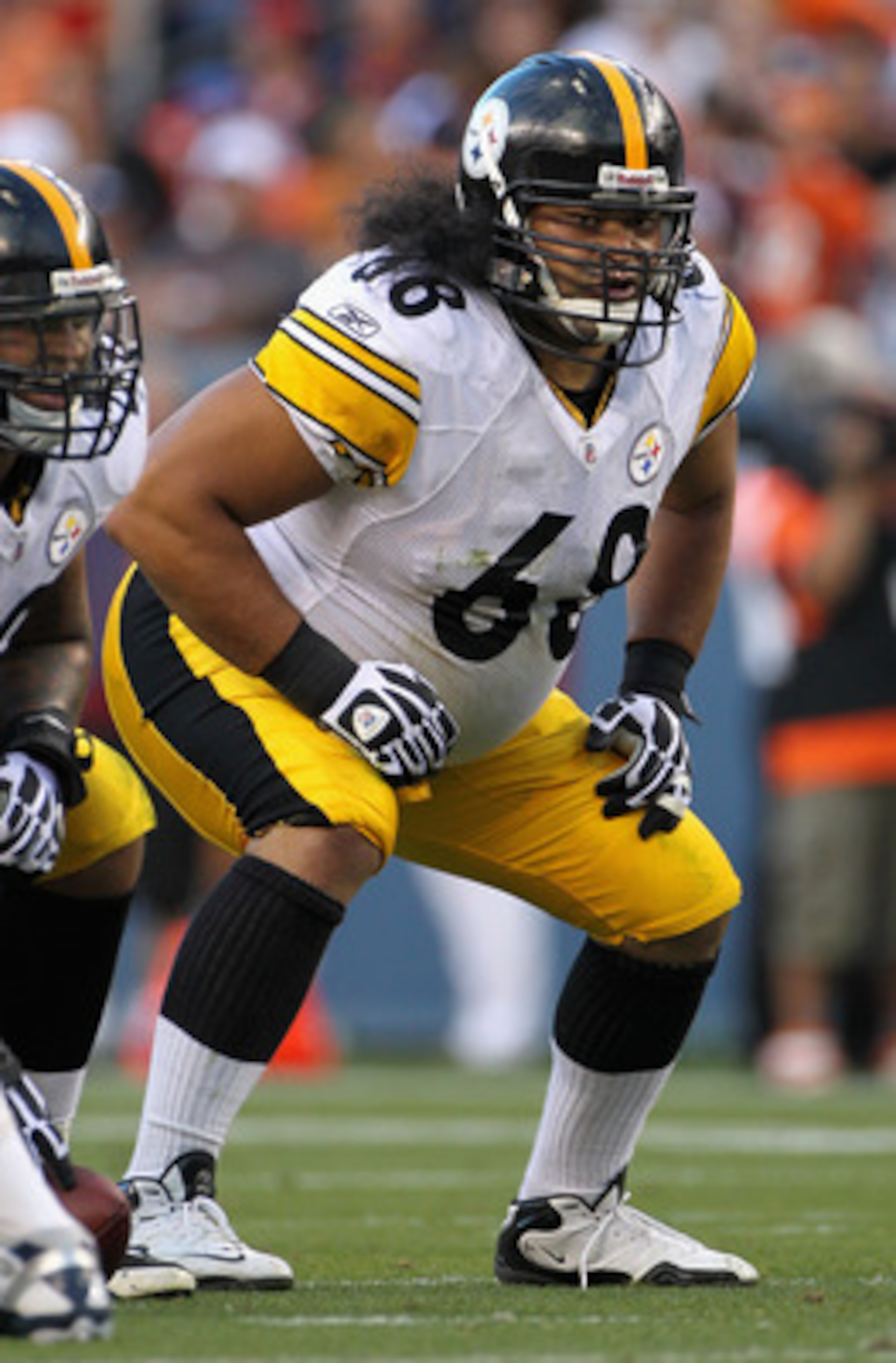 DENVER - AUGUST 29:  Offensive guard Chris Kemoeatu #68 of the Pittsburgh Steelers prepares for the snap against the Denver Broncos during preseason NFL action at INVESCO Field at Mile High on August 29, 2010 in Denver, Colorado. The Broncos defeated the 