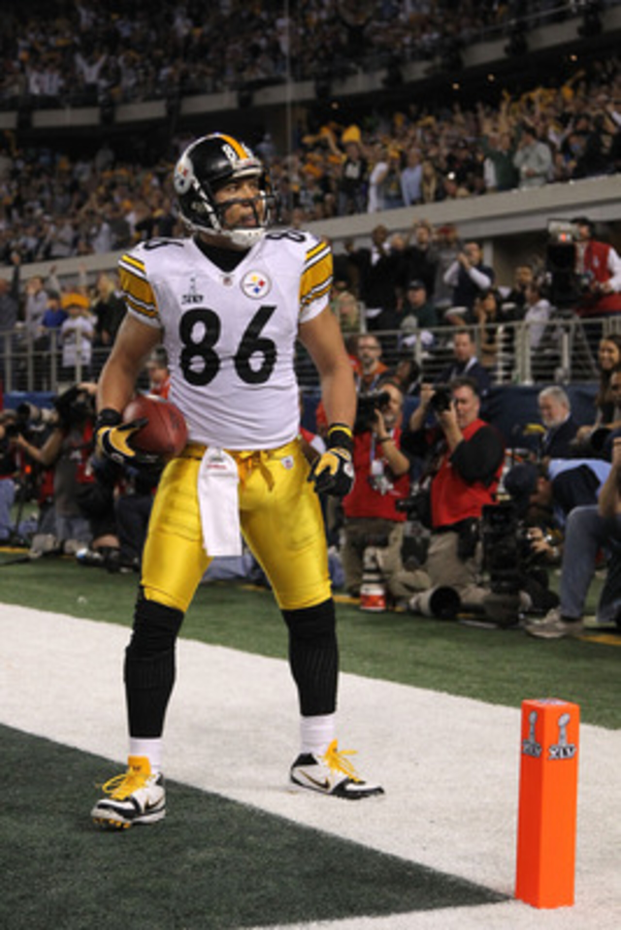 ARLINGTON, TX - FEBRUARY 06:  Hines Ward #86 of the Pittsburgh Steelers reacts after he catches an eight-yard touchdown pass in the second quarter against Jarrett Bush #24 of the Green Bay Packers in Super Bowl XLV at Cowboys Stadium on February 6, 2011 i