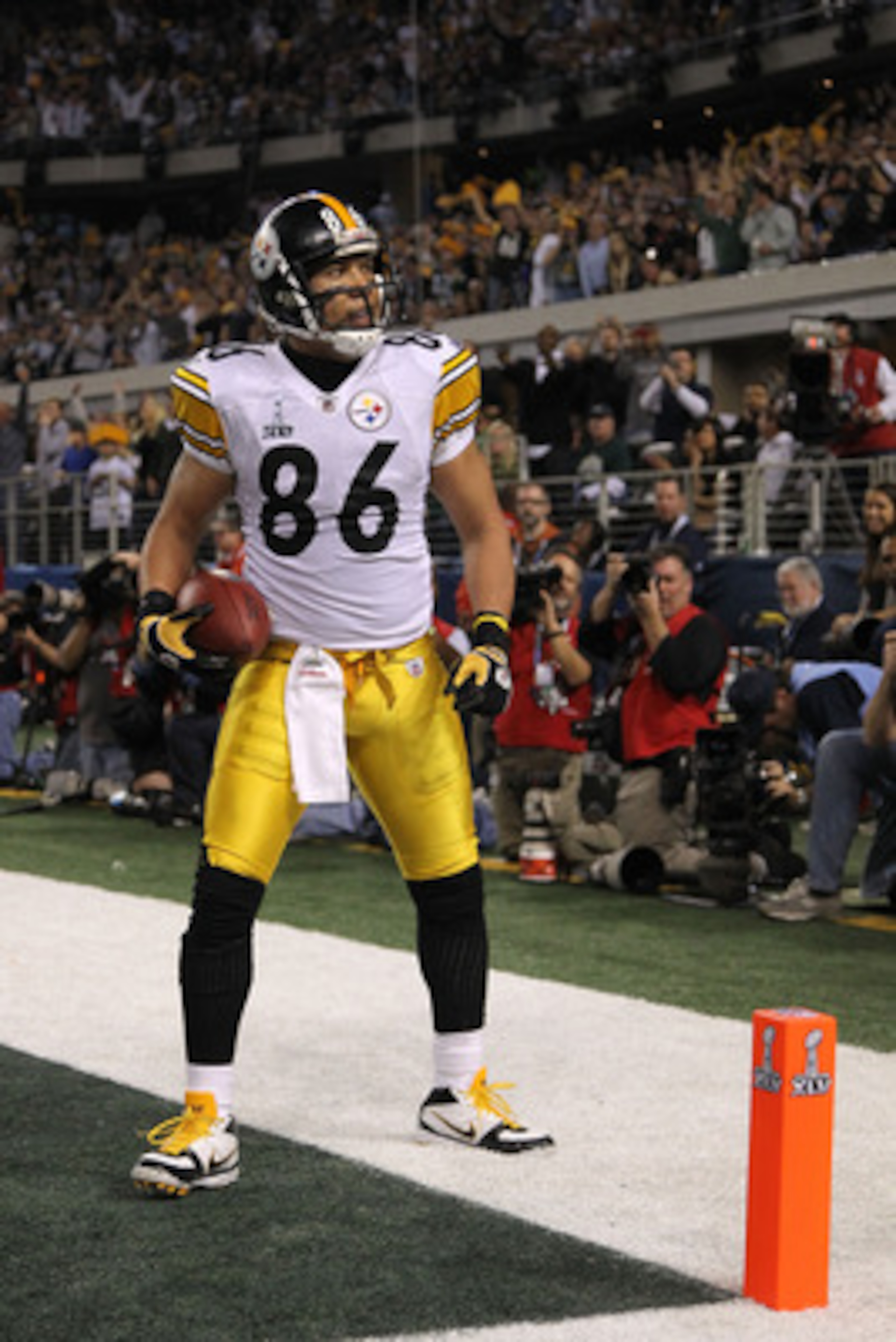 ARLINGTON, TX - FEBRUARY 06:  Hines Ward #86 of the Pittsburgh Steelers reacts after he catches an eight-yard touchdown pass in the second quarter against Jarrett Bush #24 of the Green Bay Packers in Super Bowl XLV at Cowboys Stadium on February 6, 2011 i