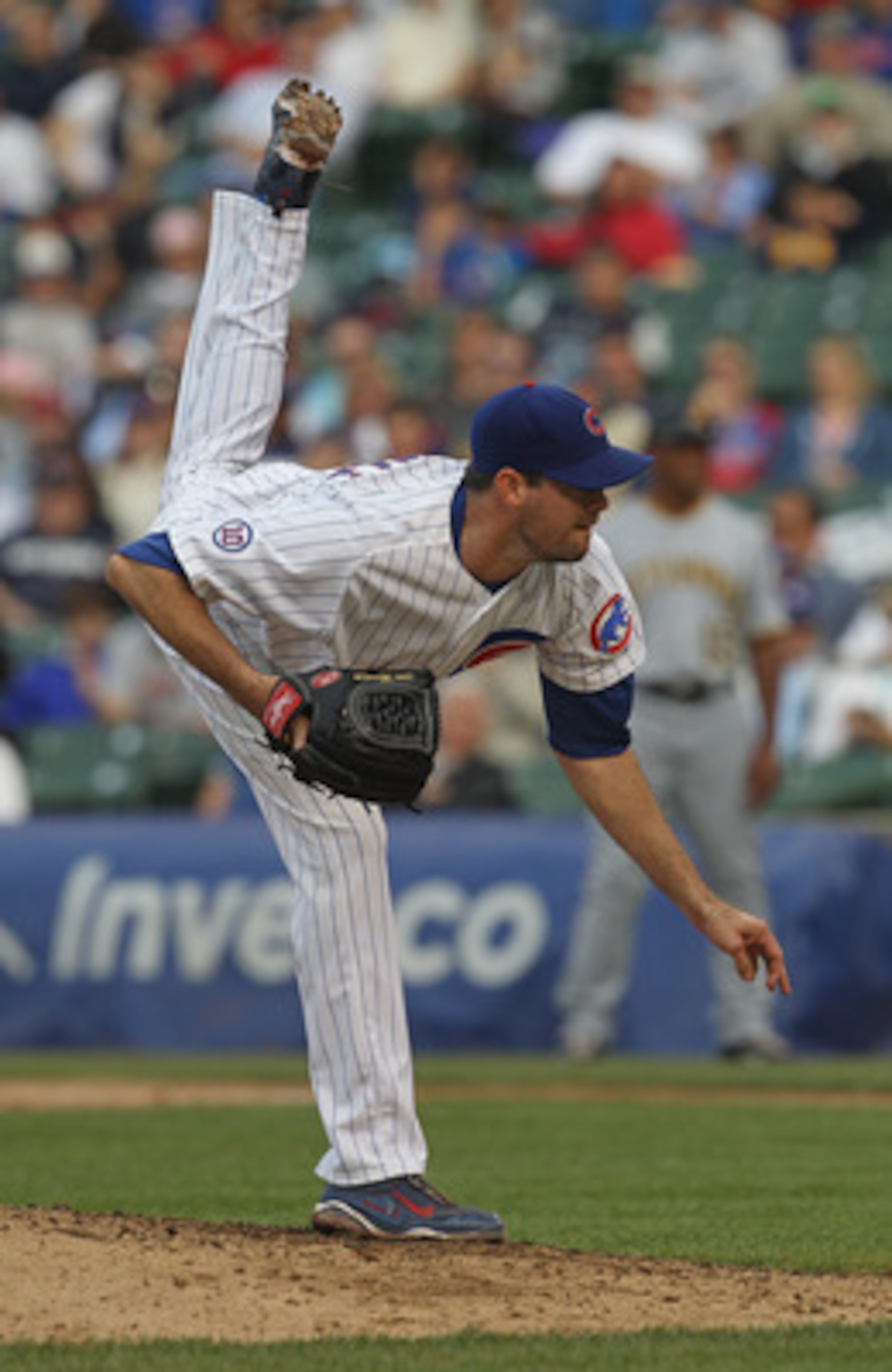 CHICAGO, IL - MAY 29: Sean Marshall #45 of the Chicago Cubs pitches against the Pittsburgh Pirates at Wrigley Field on May 29, 2011 in Chicago, Illinois. The Cubs defeated the Pirates 3-2.(Photo by Jonathan Daniel/Getty Images)