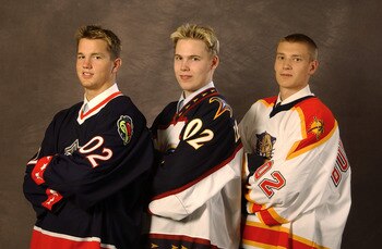 TORONTO, CANADA - JUNE 22:  (L-R) Number one overall pick Rick Nash selected by the Columbus Blue Jackets, number two overall pick Kari Lehtonen, selected by the Atlanta Thrashers and number three overall pick Jay Bouwmeester, selected by the Florida Pant
