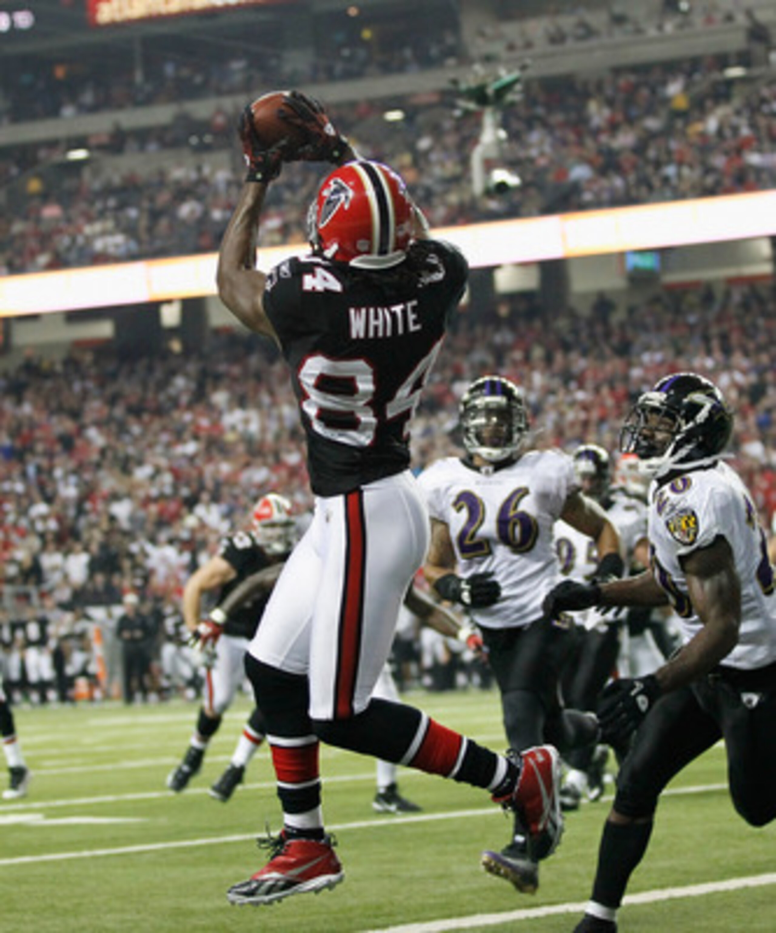 ATLANTA - NOVEMBER 11:  Roddy White #84 of the Atlanta Falcons against the Baltimore Ravens at Georgia Dome on November 11, 2010 in Atlanta, Georgia.  (Photo by Kevin C. Cox/Getty Images)