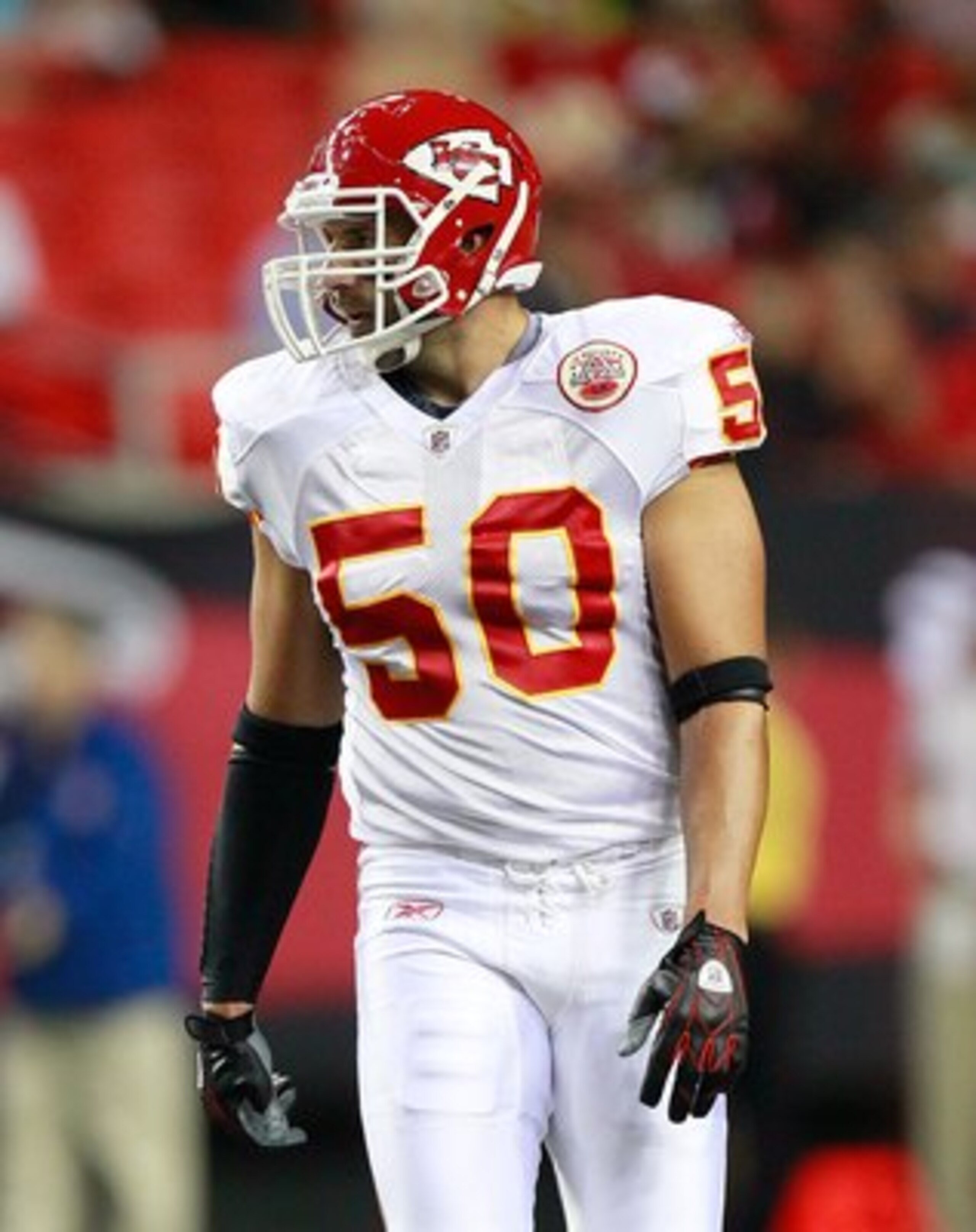 ATLANTA - AUGUST 13:  Mike Vrabel #50 of the Kansas City Chiefs against the Atlanta Falcons at Georgia Dome on August 13, 2010 in Atlanta, Georgia.  (Photo by Kevin C. Cox/Getty Images)