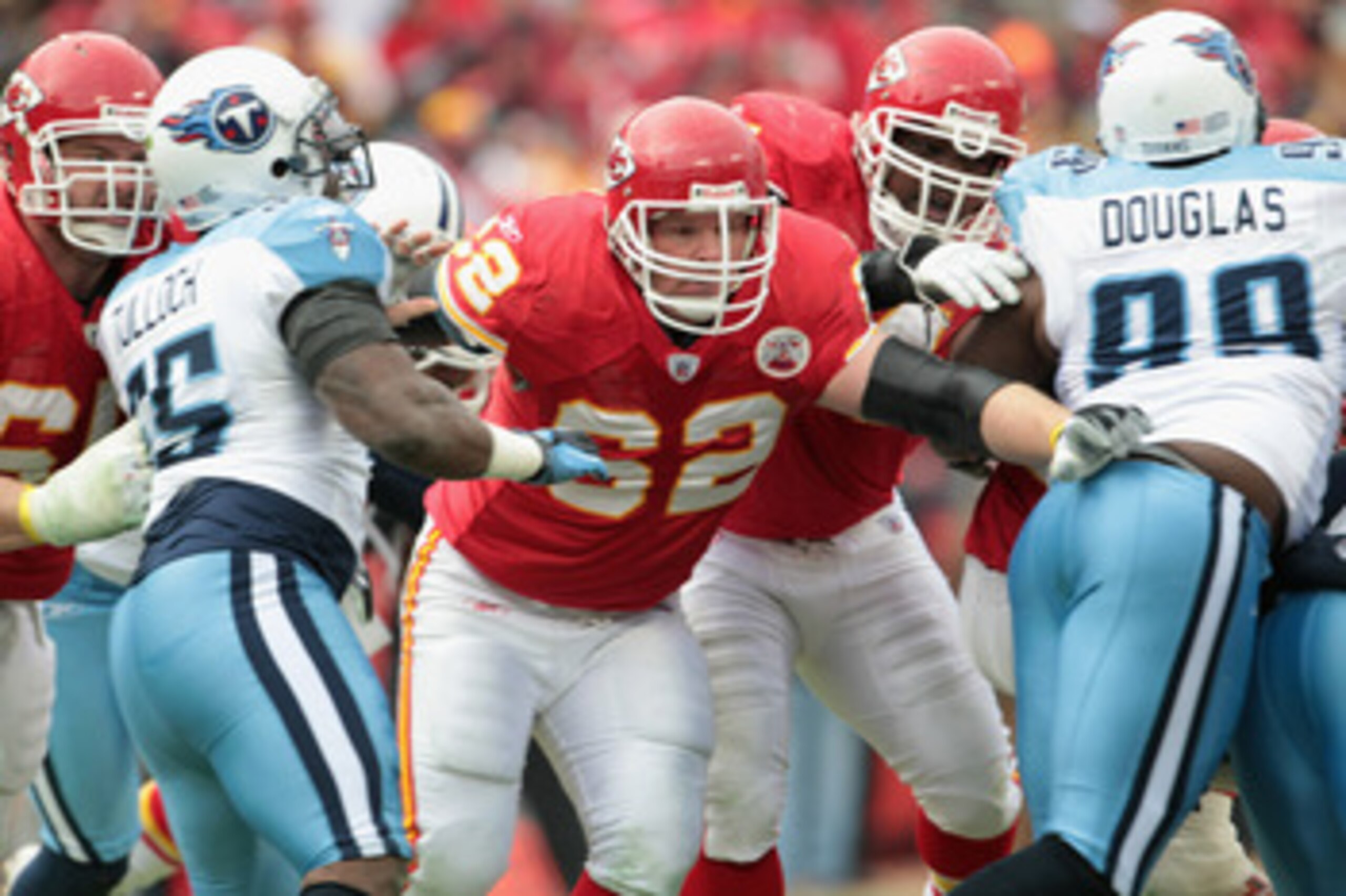 KANSAS CITY, MO - DECEMBER 26:  Casey Wiegmann #62 of the Kansas City Chiefs in action during the game against the Tennessee Titans on December 26, 2010 at Arrowhead Stadium in Kansas City, Missouri.  (Photo by Jamie Squire/Getty Images)