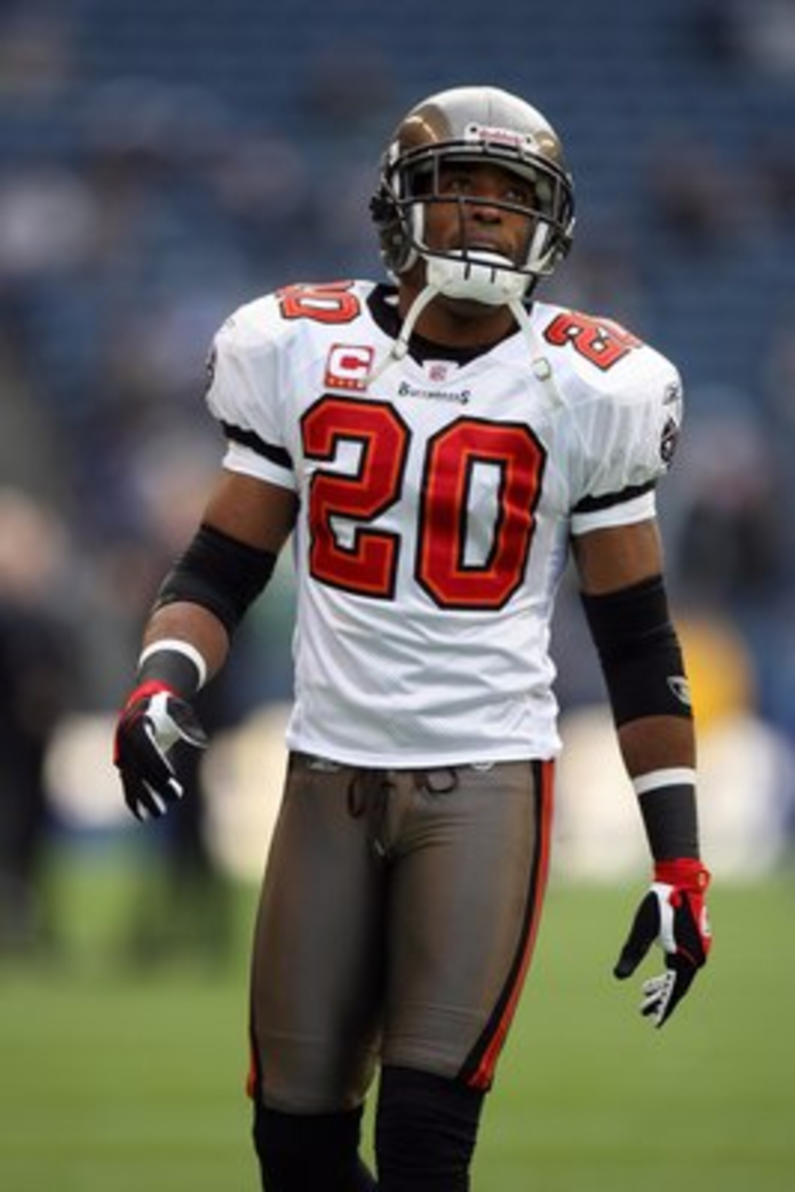 SEATTLE - DECEMBER 20:  Ronde Barber #20 of the Tampa Bay Buccaneers warms up prior to their game against the Seattle Seahawks on December 20, 2009 at Qwest Field in Seattle, Washington. The Buccaneers defeated the Seahawks 24-7. (Photo by Otto Greule Jr/