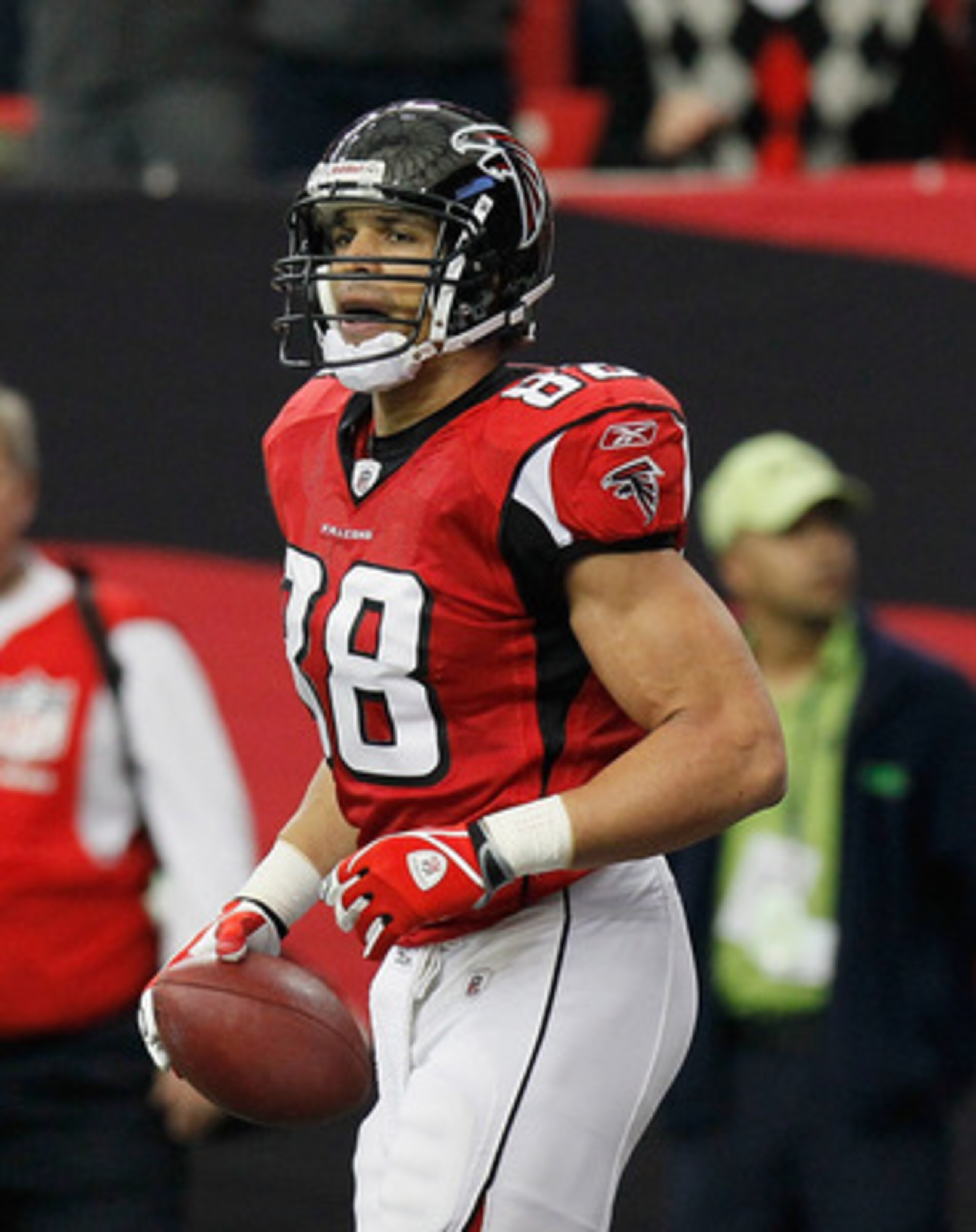 ATLANTA, GA - JANUARY 02:  Tony Gonzalez #88 of the Atlanta Falcons against the Carolina Panthers at Georgia Dome on January 2, 2011 in Atlanta, Georgia.  (Photo by Kevin C. Cox/Getty Images)