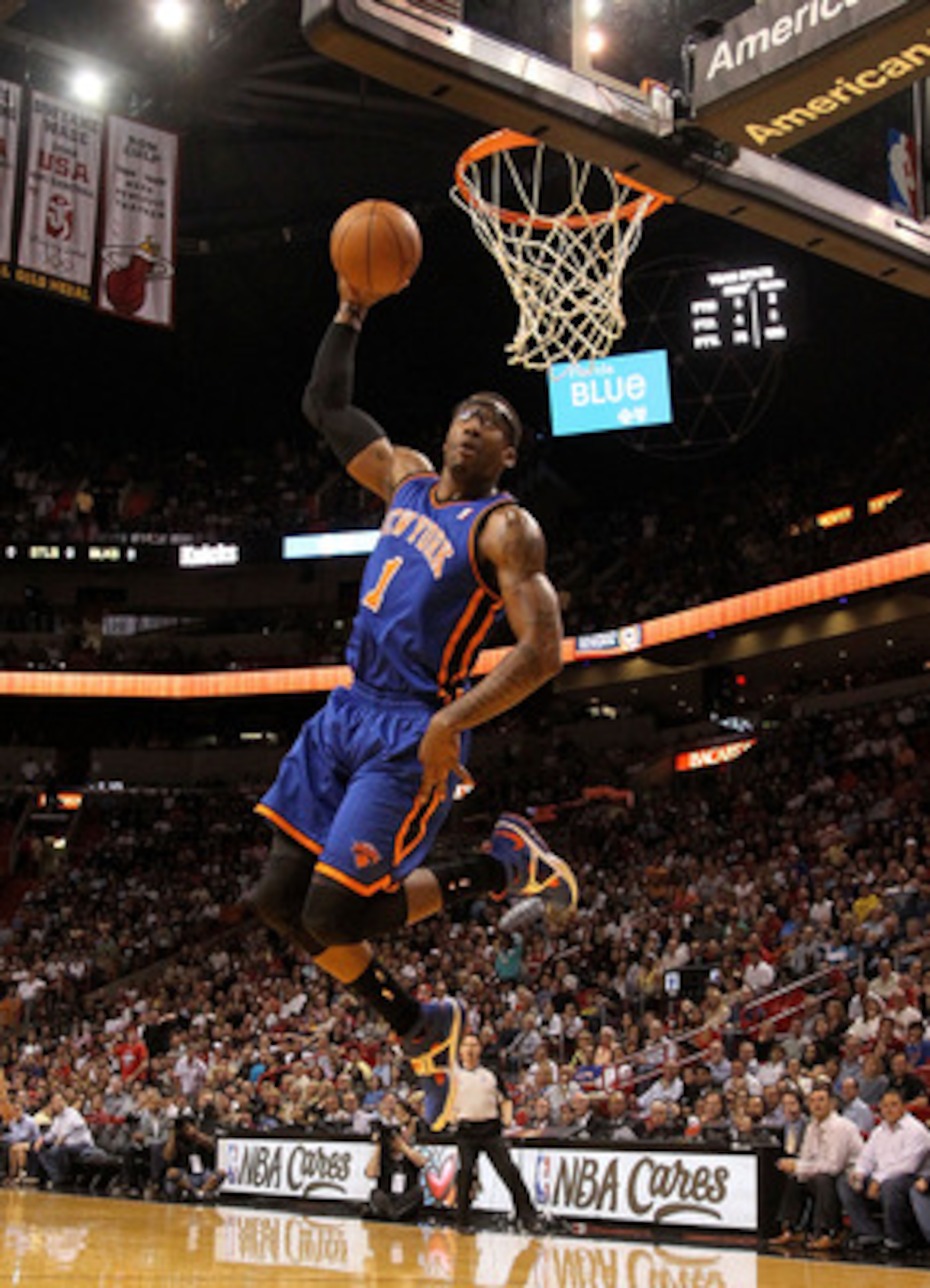 MIAMI, FL - FEBRUARY 27:  Amar'e Stoudemire #1 of the New York Knicks dunks during a game against the the Miami Heat at American Airlines Arena on February 27, 2011 in Miami, Florida. NOTE TO USER: User expressly acknowledges and agrees that, by downloadi