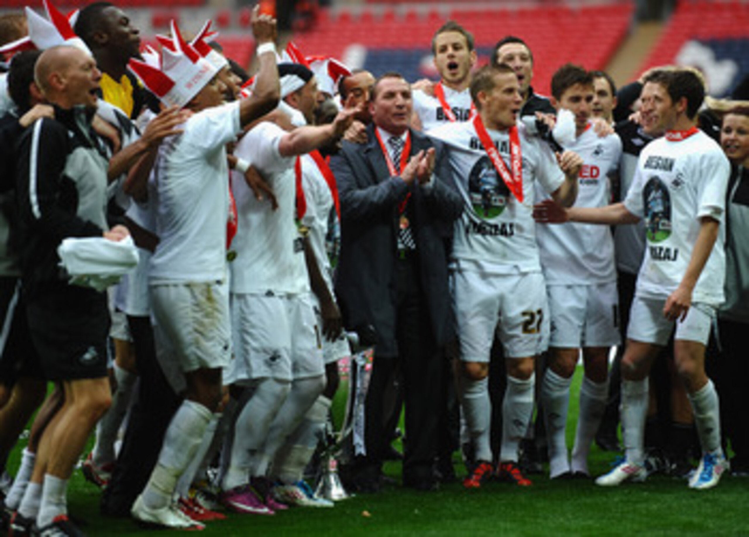 LONDON, ENGLAND - MAY 30: Brendan Rogers (c) of Swansea City celebrates with his players after victory in the npower Championship Playoff Final between Reading and Swansea City at Wembley Stadium on May 30, 2011 in London, England. (Photo by Laurence Gri LONDON, ENGLAND - MAY 30: Brendan Rogers (c) of Swansea City celebrates with his players after victory in the npower Championship Playoff Final between Reading and Swansea City at Wembley Stadium on May 30, 2011 in London, England. (Photo by Laurence Gri