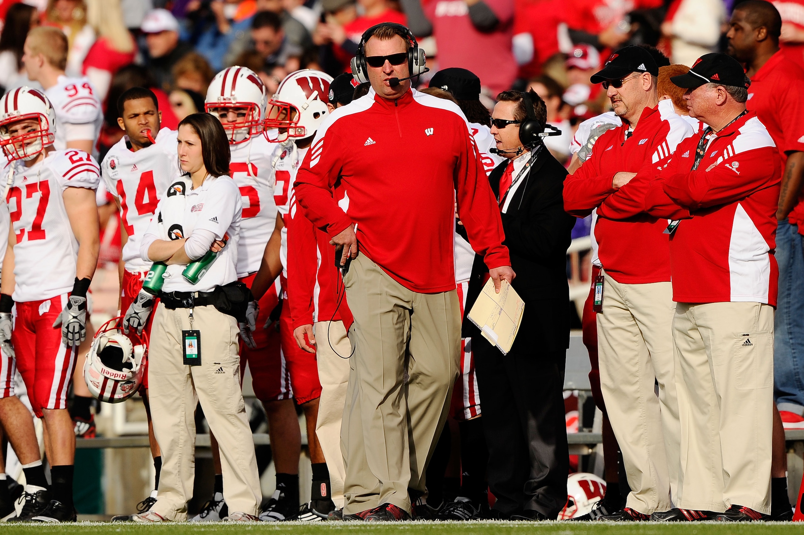 PASADENA, CA - JANUARY 01:  Head coach Bret Bielema of the Wisconsin Badgers stands on the sidelines against the TCU Horned Frogs during the 97th Rose Bowl game on January 1, 2011 in Pasadena, California.  (Photo by Kevork Djansezian/Getty Images)