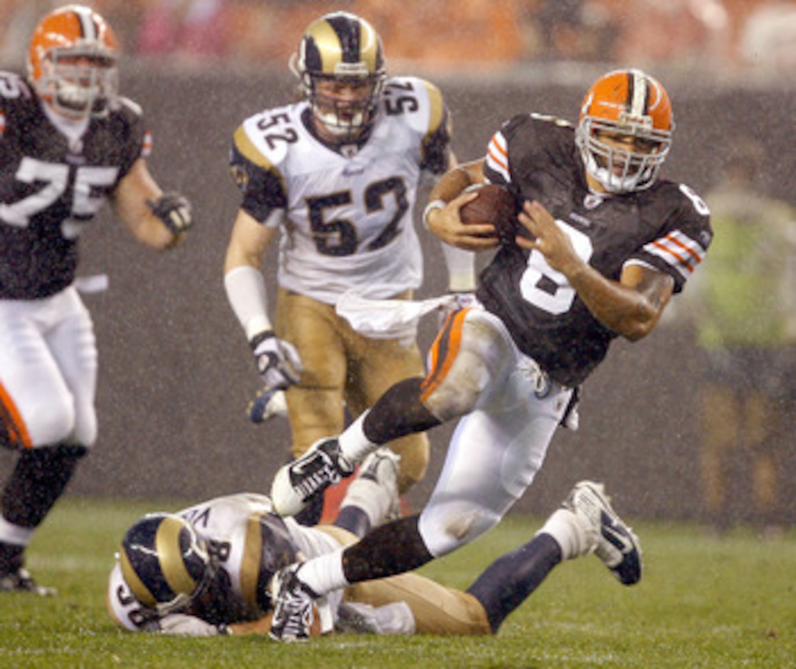 CLEVELAND - AUGUST 21: Seneca Wallace #6 of the Cleveland Browns runs by David Vobora #58 of the St. Louis Rams at Cleveland Browns Stadium on August 21, 2010 in Cleveland, Ohio. (Photo by Matt Sullivan/Getty Images) CLEVELAND - AUGUST 21: Seneca Wallace #6 of the Cleveland Browns runs by David Vobora #58 of the St. Louis Rams at Cleveland Browns Stadium on August 21, 2010 in Cleveland, Ohio. (Photo by Matt Sullivan/Getty Images)
