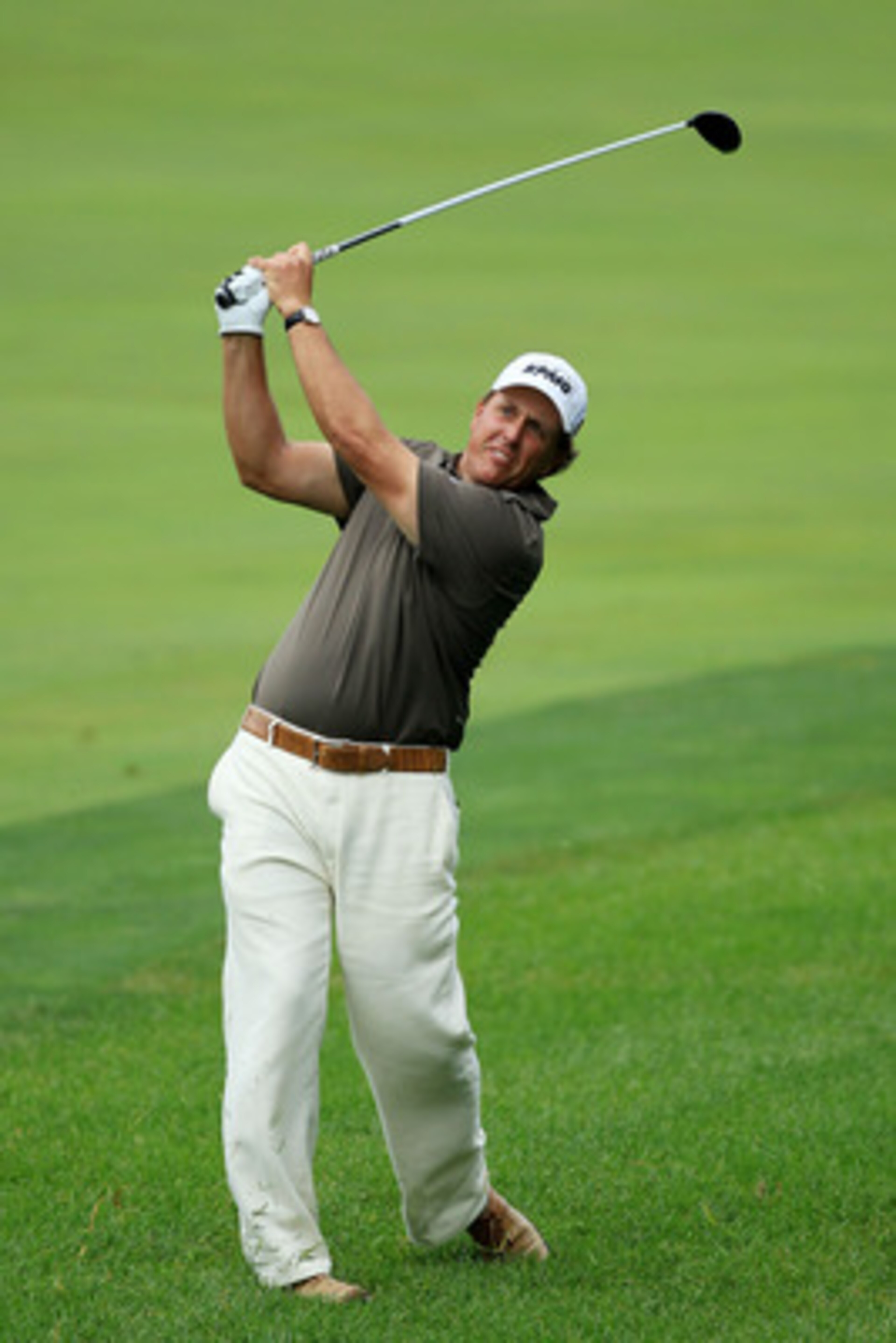 BETHESDA, MD - JUNE 17:  Phil Mickelson hits his second shot from the sixth fairway during the second round of the 111th U.S. Open at Congressional Country Club on June 17, 2011 in Bethesda, Maryland.  (Photo by David Cannon/Getty Images)