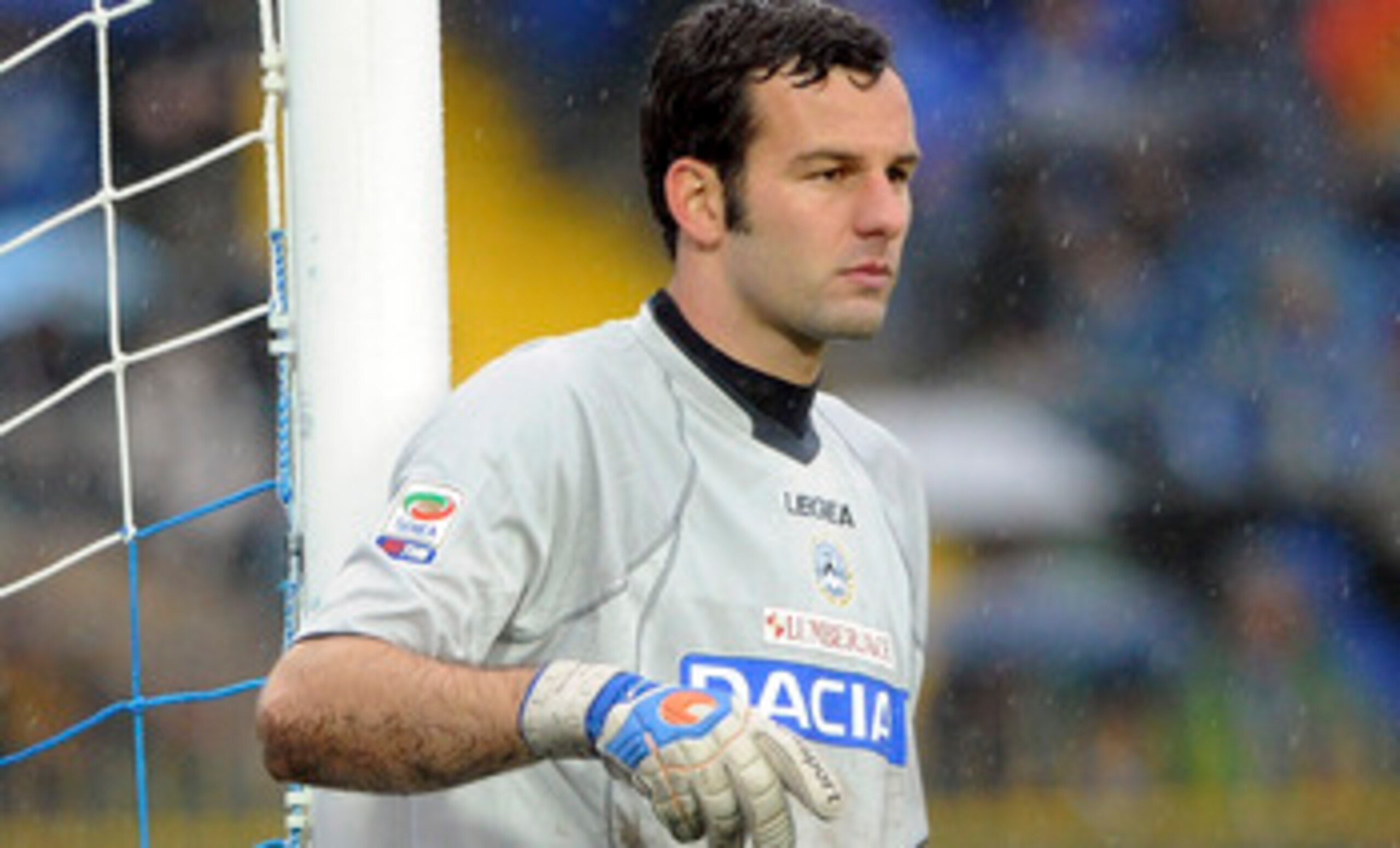 BRESCIA, ITALY - OCTOBER 17: Goalkeeper of Udinese Samir Handanovich gestures during the Serie A match between Brescia Calcio and Udinese Calcio at Mario Rigamonti Stadium on October 17, 2010 in Brescia, Italy. (Photo by Dino Panato/Getty Images) BRESCIA, ITALY - OCTOBER 17: Goalkeeper of Udinese Samir Handanovich gestures during the Serie A match between Brescia Calcio and Udinese Calcio at Mario Rigamonti Stadium on October 17, 2010 in Brescia, Italy. (Photo by Dino Panato/Getty Images)