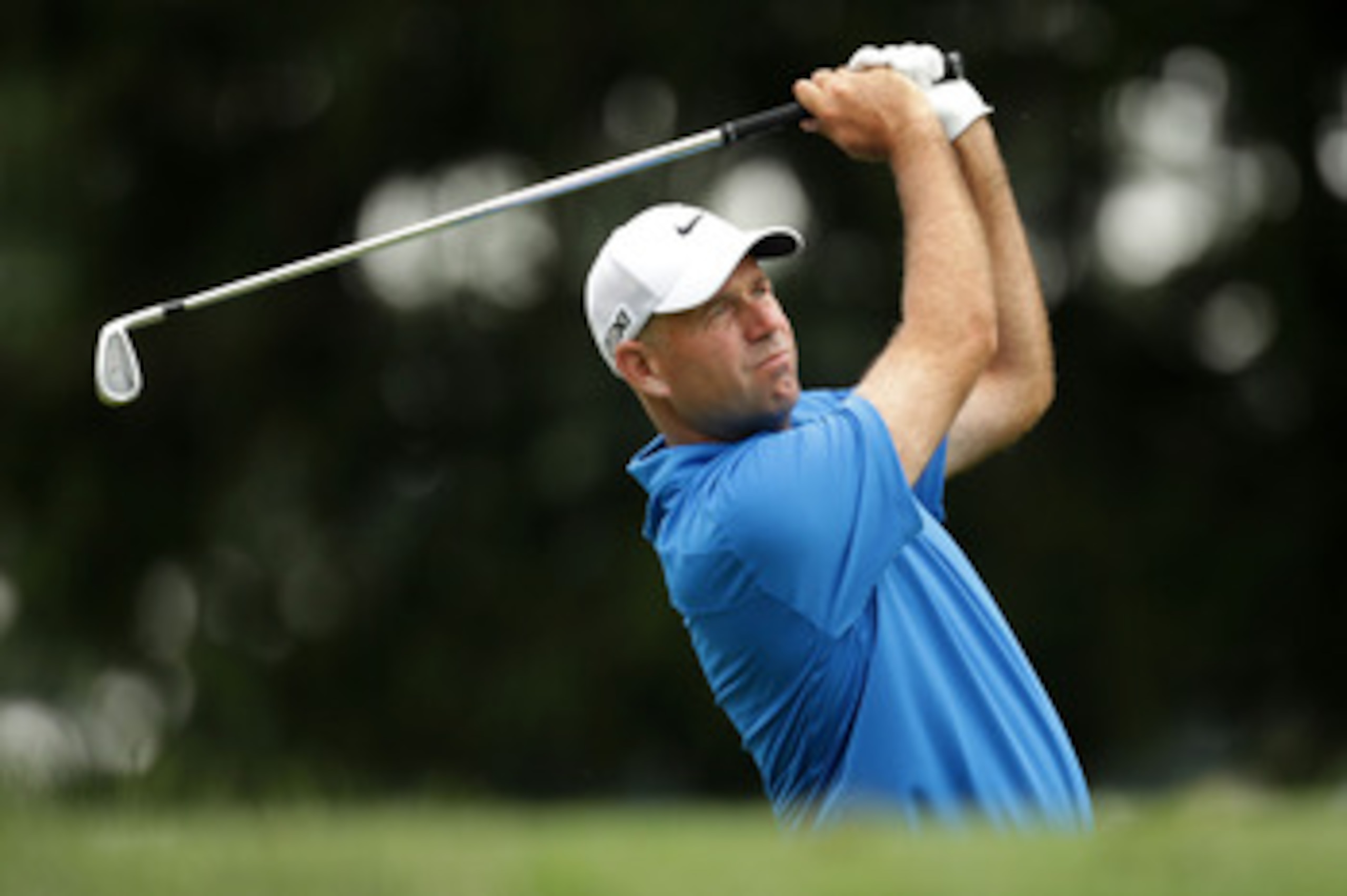 BETHESDA, MD - JUNE 16:  Stewart Cink watches a shot during the first round of the 111th U.S. Open at Congressional Country Club on June 16, 2011 in Bethesda, Maryland.  (Photo by Ross Kinnaird/Getty Images)