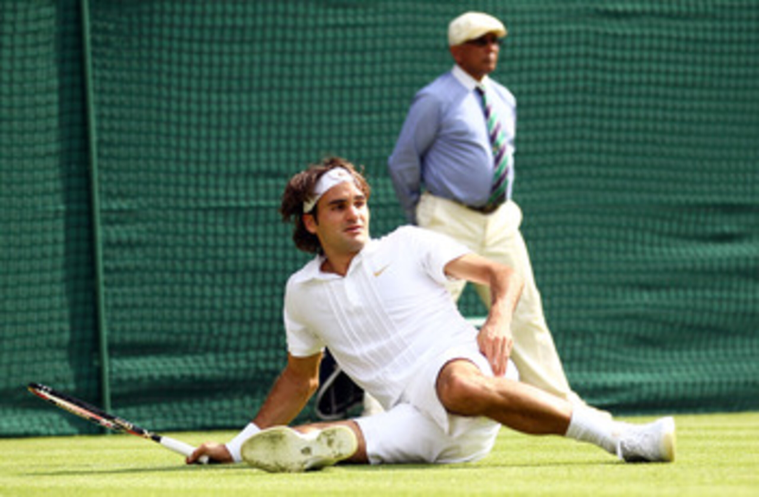 LONDON, ENGLAND - JUNE 21:  Roger Federer of Switzerland in action during his first round match against Alejandro Falla of Columbia on Day One of the Wimbledon Lawn Tennis Championships at the All England Lawn Tennis and Croquet Club on June 21, 2010 in L