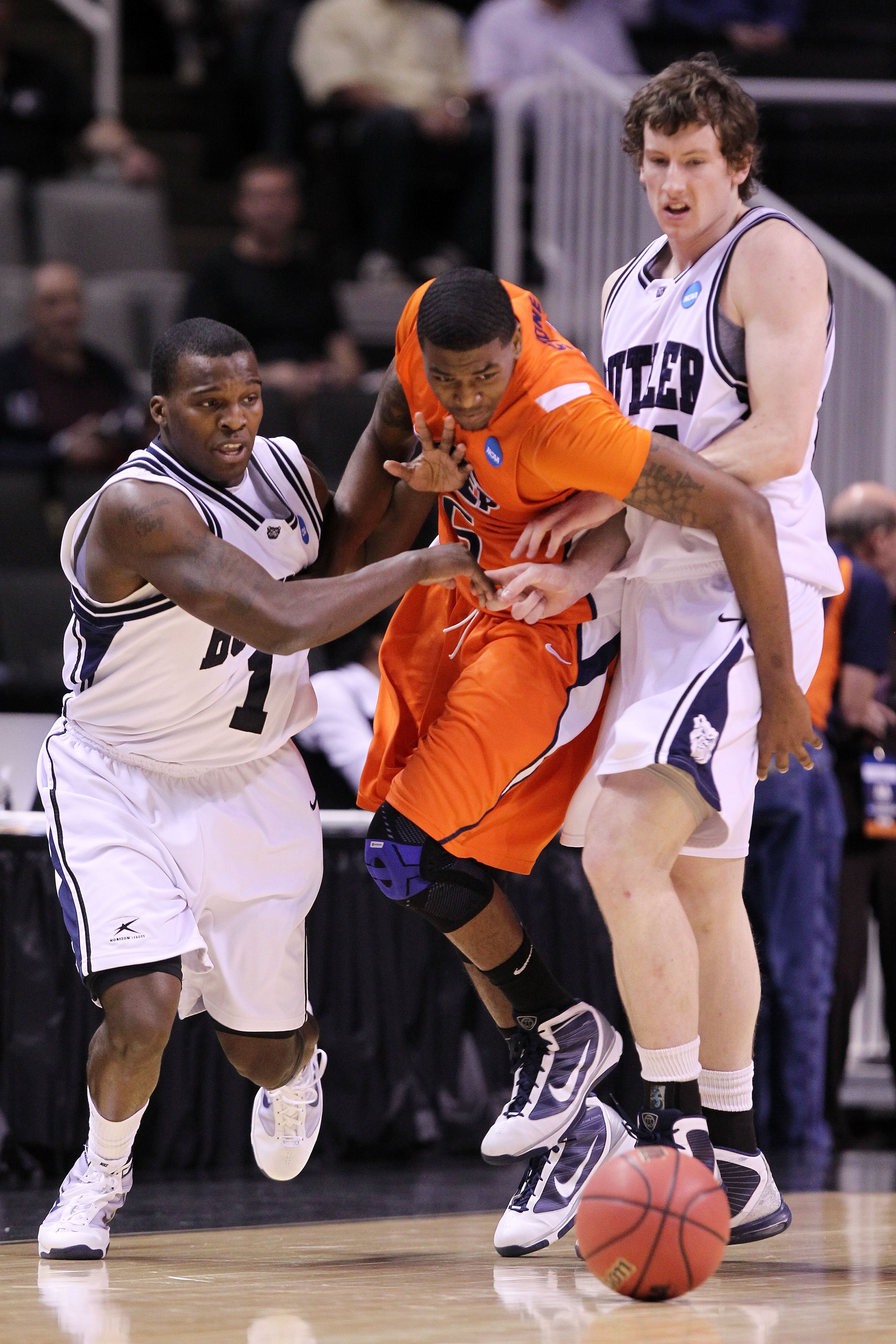 SAN JOSE, CA - MARCH 18:  Guard Julyan Stone #5 of the UTEP Miners goes after a loose ball with guard Shelvin Mack #1 of the Butler Bulldogs during the first round of the 2010 NCAA men's basketball tournament at HP Pavilion on March 18, 2010 in San Jose,