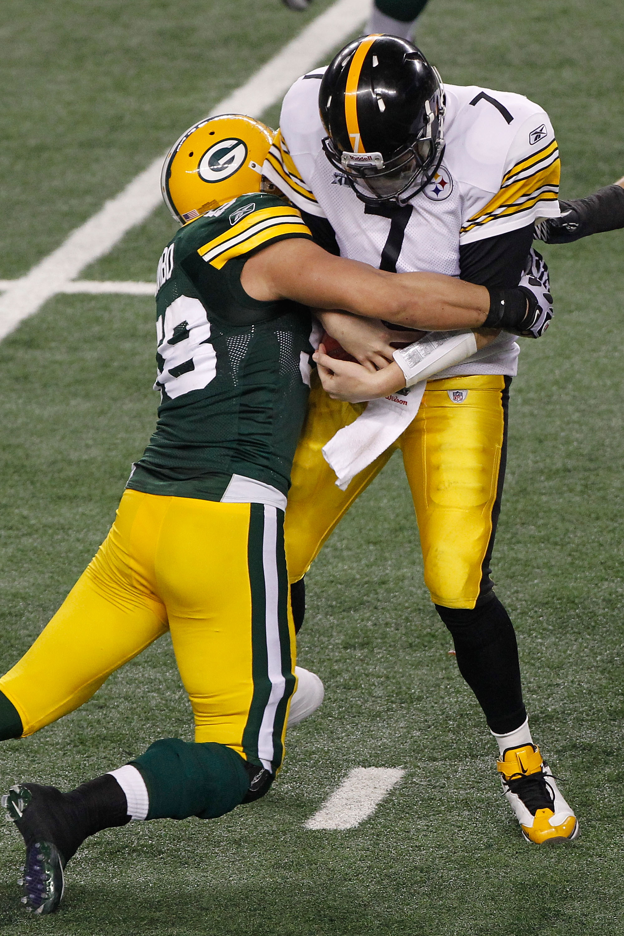 ARLINGTON, TX - FEBRUARY 06: Ben Roethlisberger #7 of the Pittsburgh Steelers gets sacked by Frank Zombo #58 of the Green Bay Packers during Super Bowl XLV at Cowboys Stadium on February 6, 2011 in Arlington, Texas.  (Photo by Joe Robbins/Getty Images)