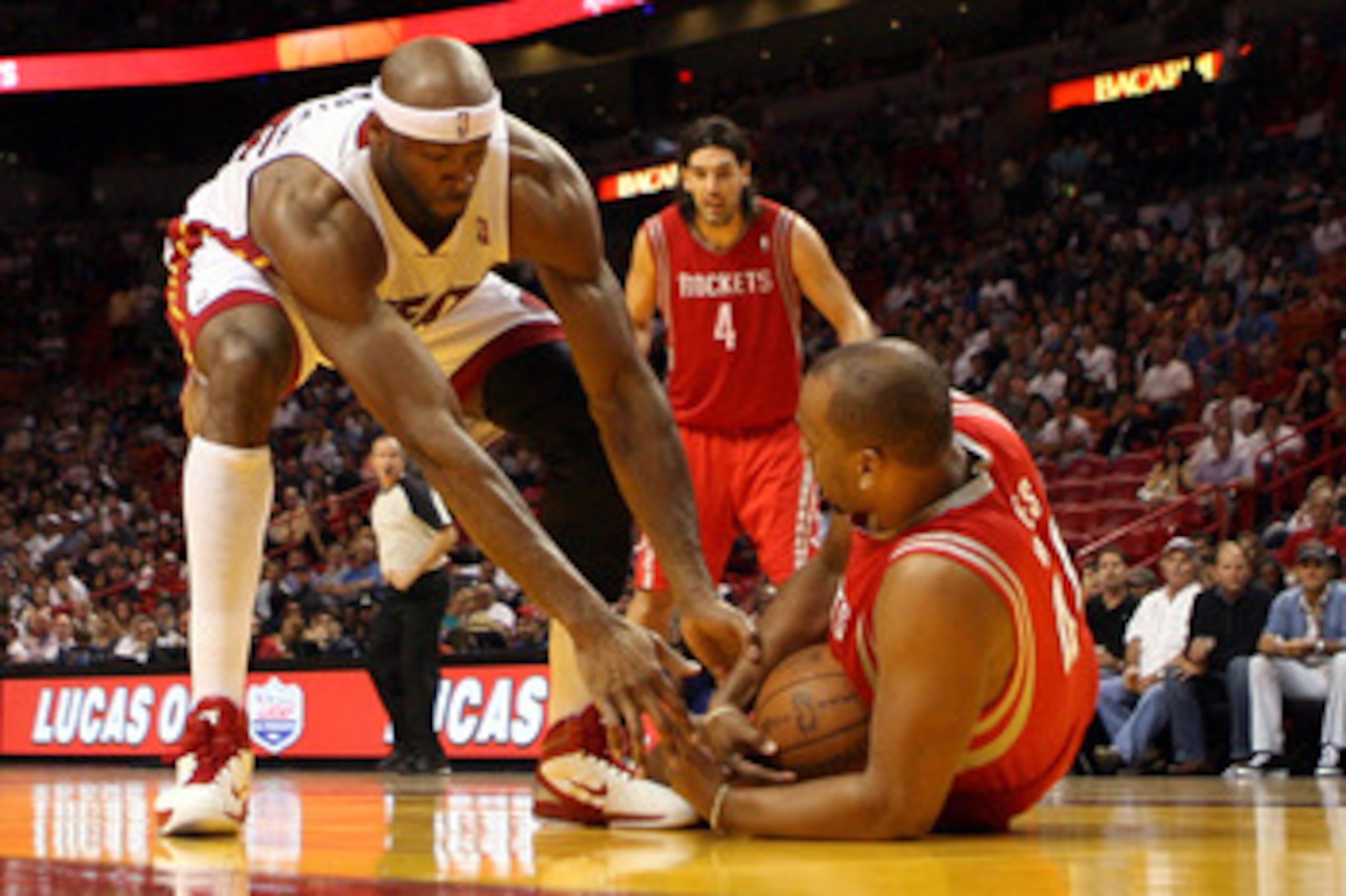 MIAMI, FL - MARCH 27: Center Erick Dampier #25 of the Miami Heat defends against Center Chuck Hayes #44 of the Houston Rockets  at American Airlines Arena on March 27, 2011 in Miami, Florida. NOTE TO USER: User expressly acknowledges and agrees that, by d