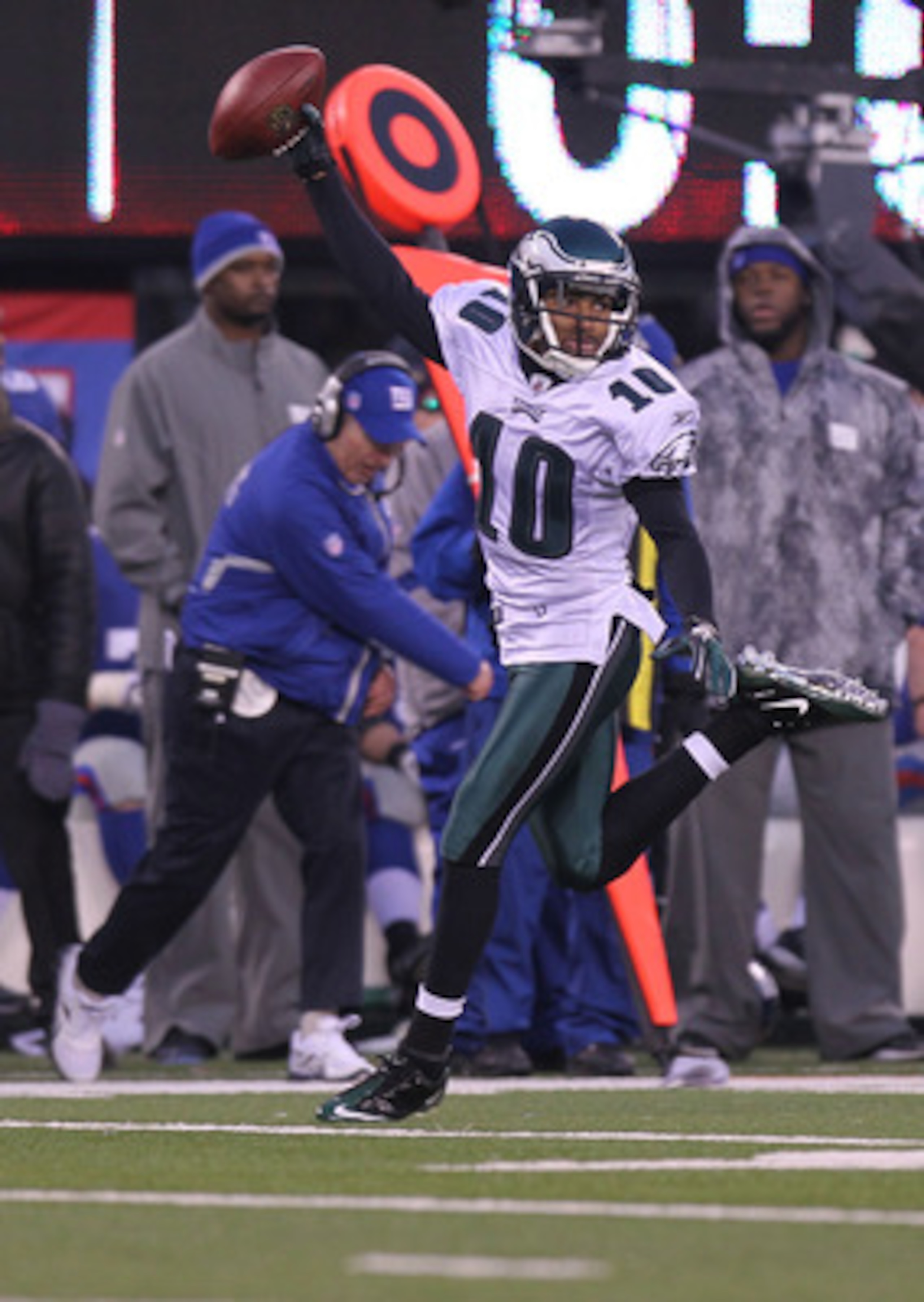 EAST RUTHERFORD, NJ - DECEMBER 19:  DeSean Jackson #10 of the Philadelphia Eagles runs in the game winning touchdown on a punt return against the New York Giants at New Meadowlands Stadium on December 19, 2010 in East Rutherford, New Jersey.  (Photo by Ni