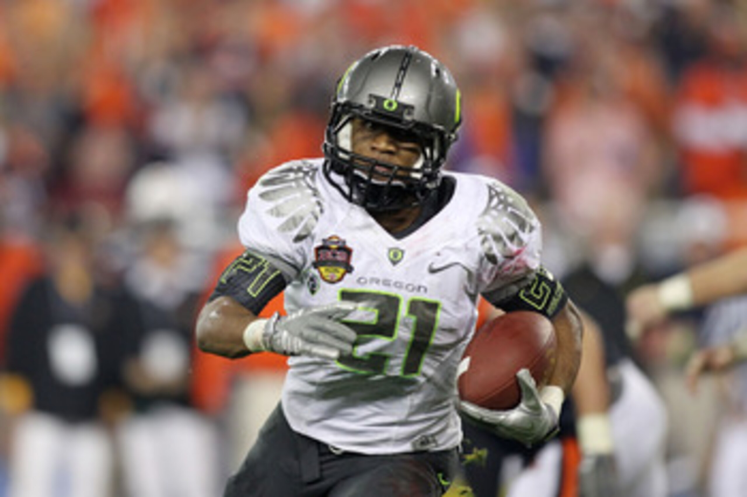 GLENDALE, AZ - JANUARY 10:  LaMichael James #21 of the Oregon Ducks runs down field against the Auburn Tigers during the Tostitos BCS National Championship Game at University of Phoenix Stadium on January 10, 2011 in Glendale, Arizona.  (Photo by Jonathan