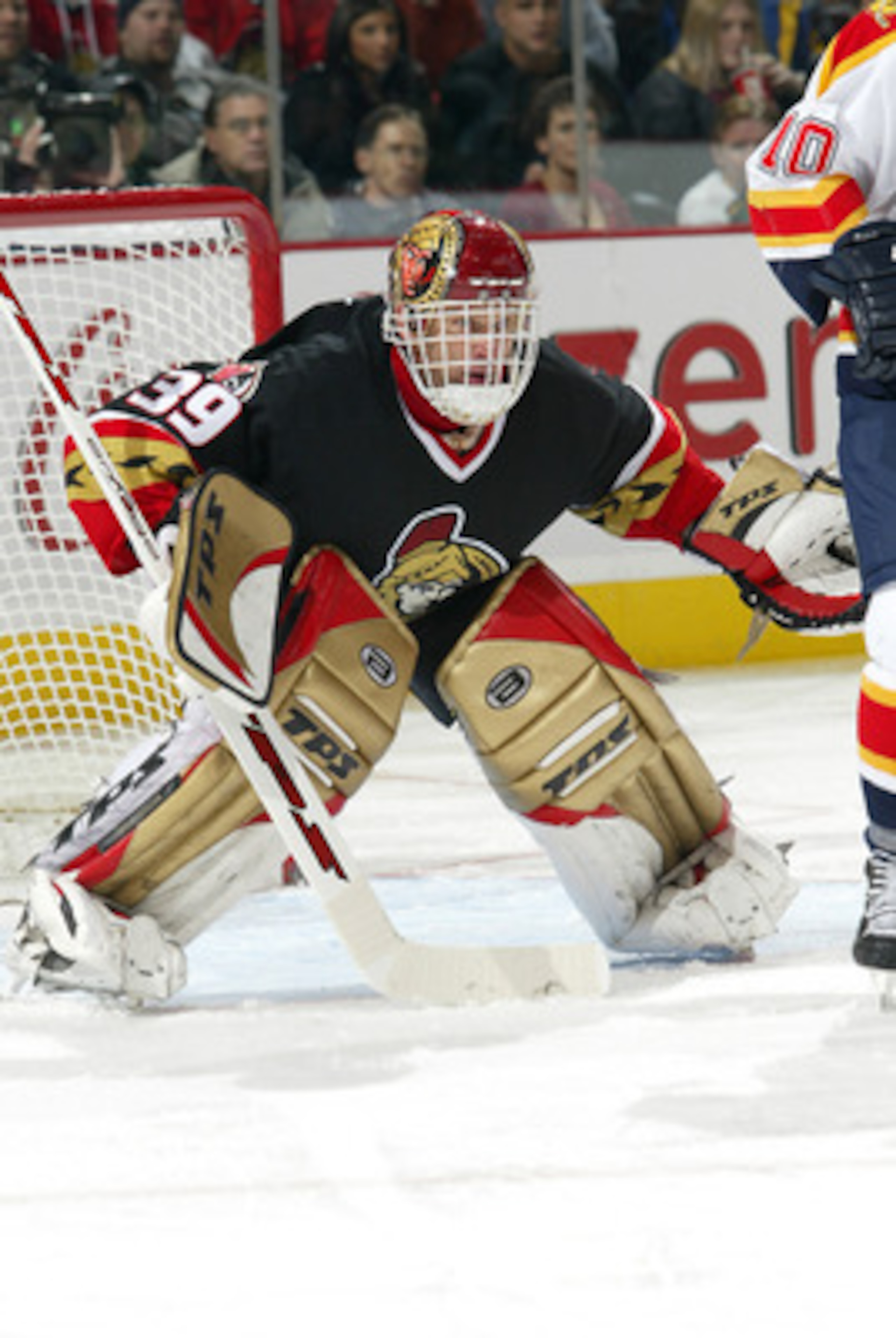 OTTAWA, CANADA - NOVEMBER 17:  Dominic Hasek #39 of the Ottawa Senators tries to watch the action through a crowd during a second period power play in NHL action at the Corel Centre in Ottawa, Canada.  (Photo by Phillip MacCallum/Getty Images)