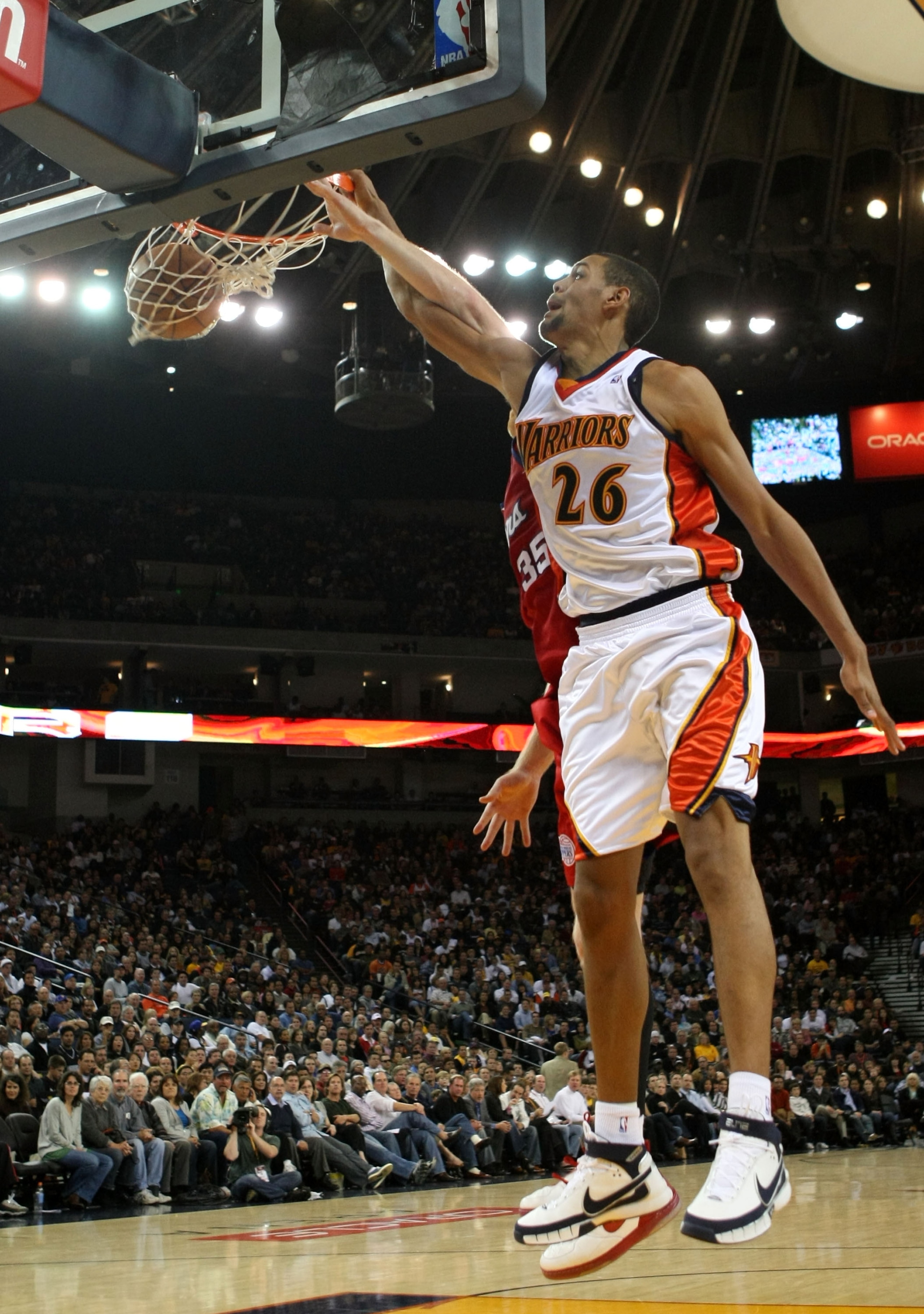 OAKLAND, CA - NOVEMBER 16:  Patrick O'Bryant #26 of the Golden State Warriors shoots over Chris Kamen #35 of the Los Angeles Clippers at Oracle Arena November 16, 2007 in Oakland, California. NOTE TO USER: User expressly acknowledges and agrees that, by d