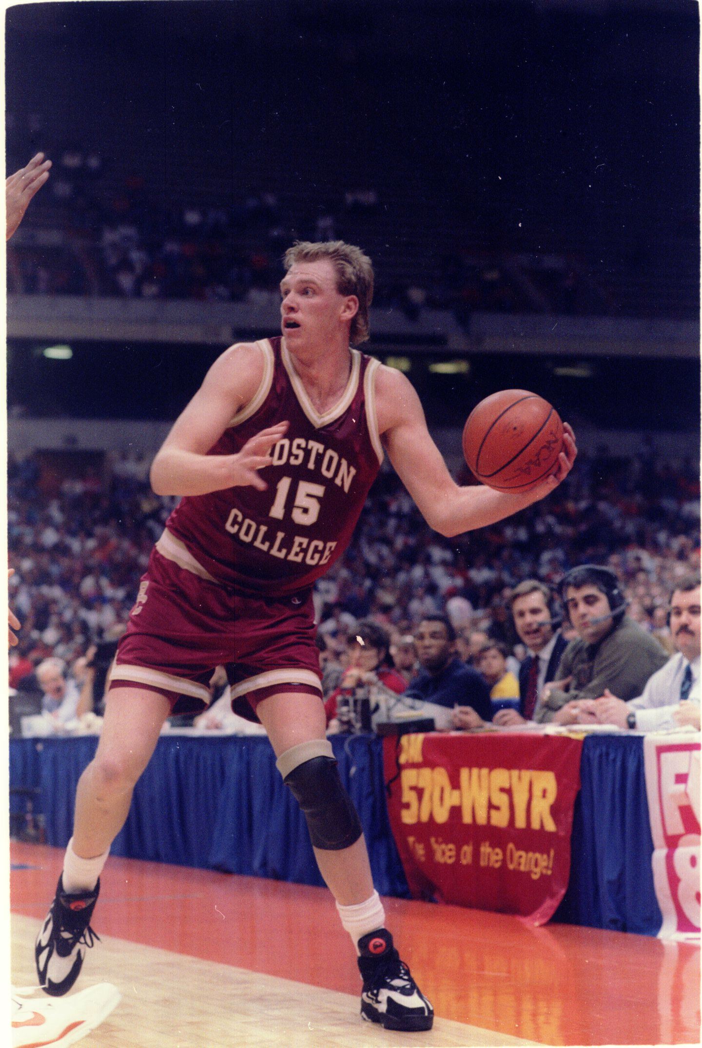 9 DEC 1993:  BOSTON COLLEGE EAGLES CENTER BILL CURLEY SAVES THE BALL FROM GOING OUT OF BOUNDS DURING A BIG EAST CONFERENCE GAME WITH THE SYRACUSE ORANGEMEN.