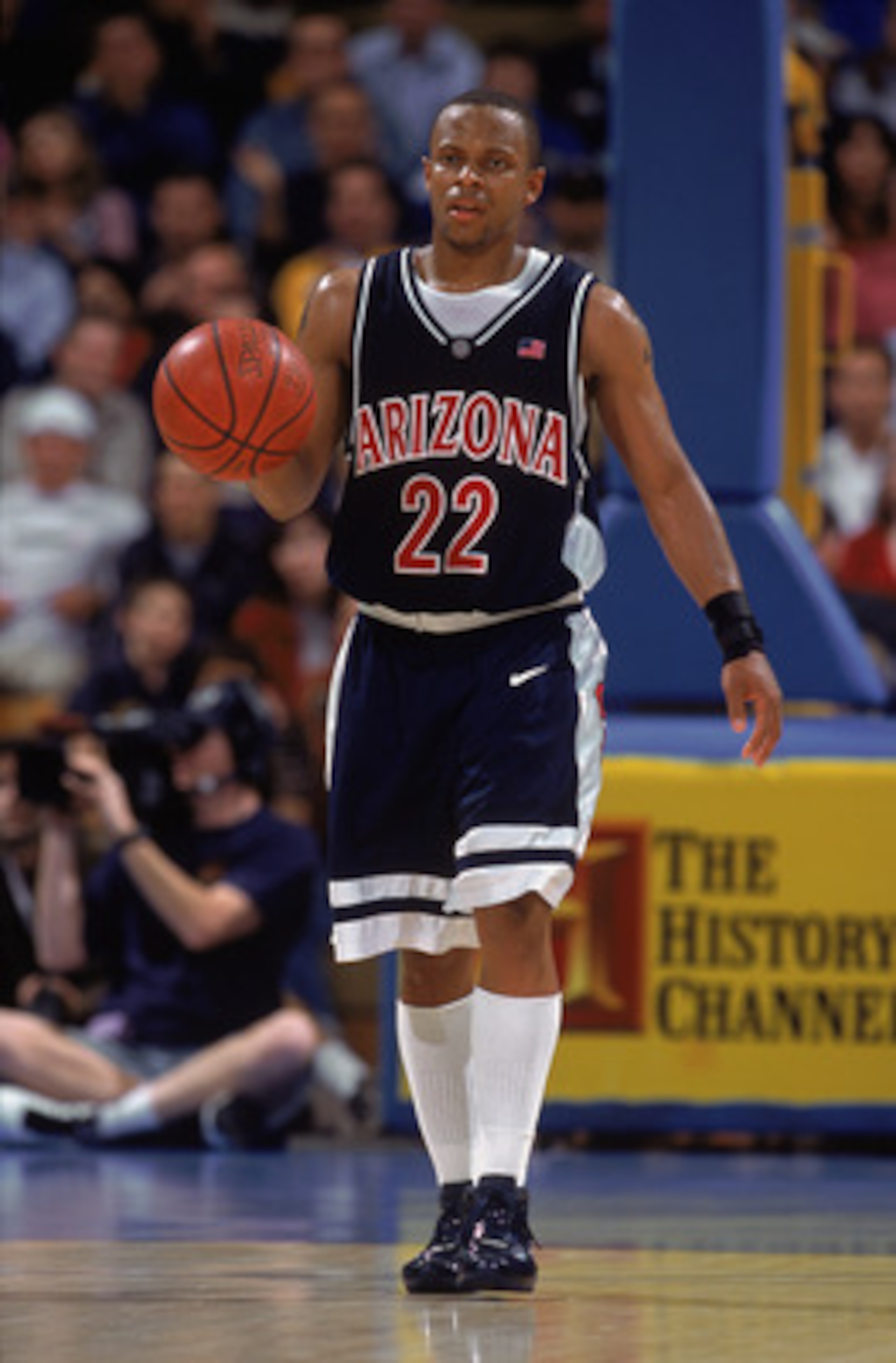 14 Feb 2002: Guard Jason Gardner #22 of the Arizona Wildcats dribbles the ball during the NCAA game against the UCLA Bruins at the Pauley Pavilion in Westwood, California. The Bruins defeated the Wildcats 77-76. \ Mandatory Credit: Jeff Gross/Getty Ima 14 Feb 2002: Guard Jason Gardner #22 of the Arizona Wildcats dribbles the ball during the NCAA game against the UCLA Bruins at the Pauley Pavilion in Westwood, California. The Bruins defeated the Wildcats 77-76. \ Mandatory Credit: Jeff Gross/Getty Ima