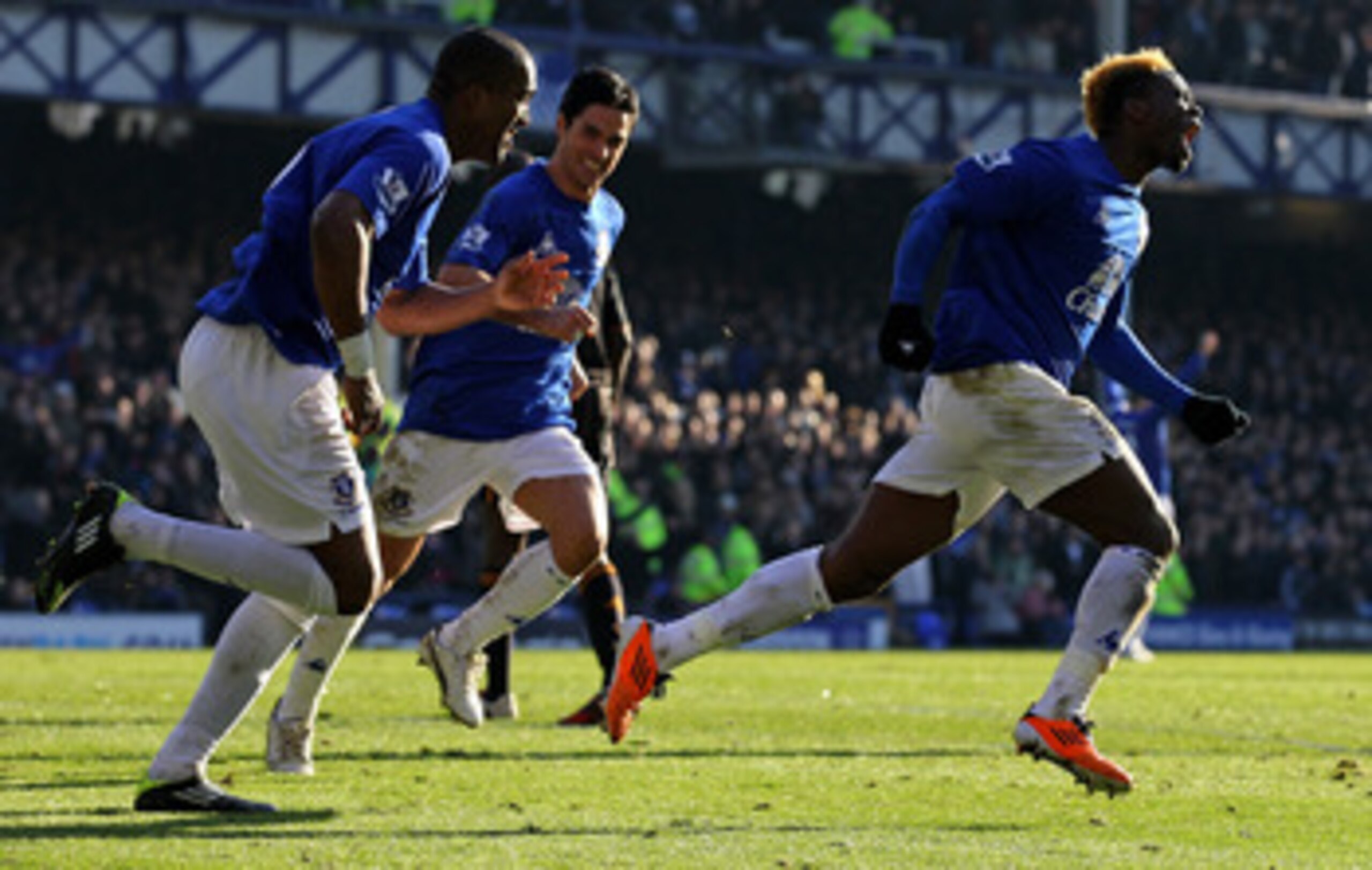 LIVERPOOL, ENGLAND - JANUARY 29:  Louis Saha of Everton celebrates scoring the opening goal during the FA Cup sponsored by E.On Fourth Round match between Everton and Chelsea at Goodison Park on January 29, 2011 in Liverpool, England.  (Photo by Alex Live