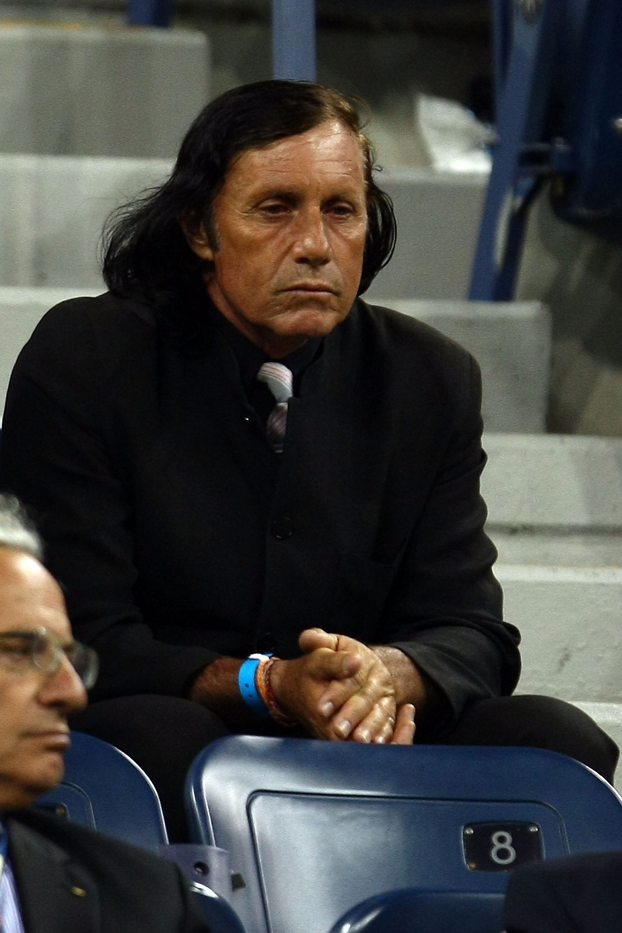 NEW YORK - SEPTEMBER 09:  Former tennis player Guillermo Vilas (R) attends the night session of day ten of the 2009 U.S. Open at the USTA Billie Jean King National Tennis Center on September 9, 2009 in the Flushing neighborhood of the Queens borough of Ne