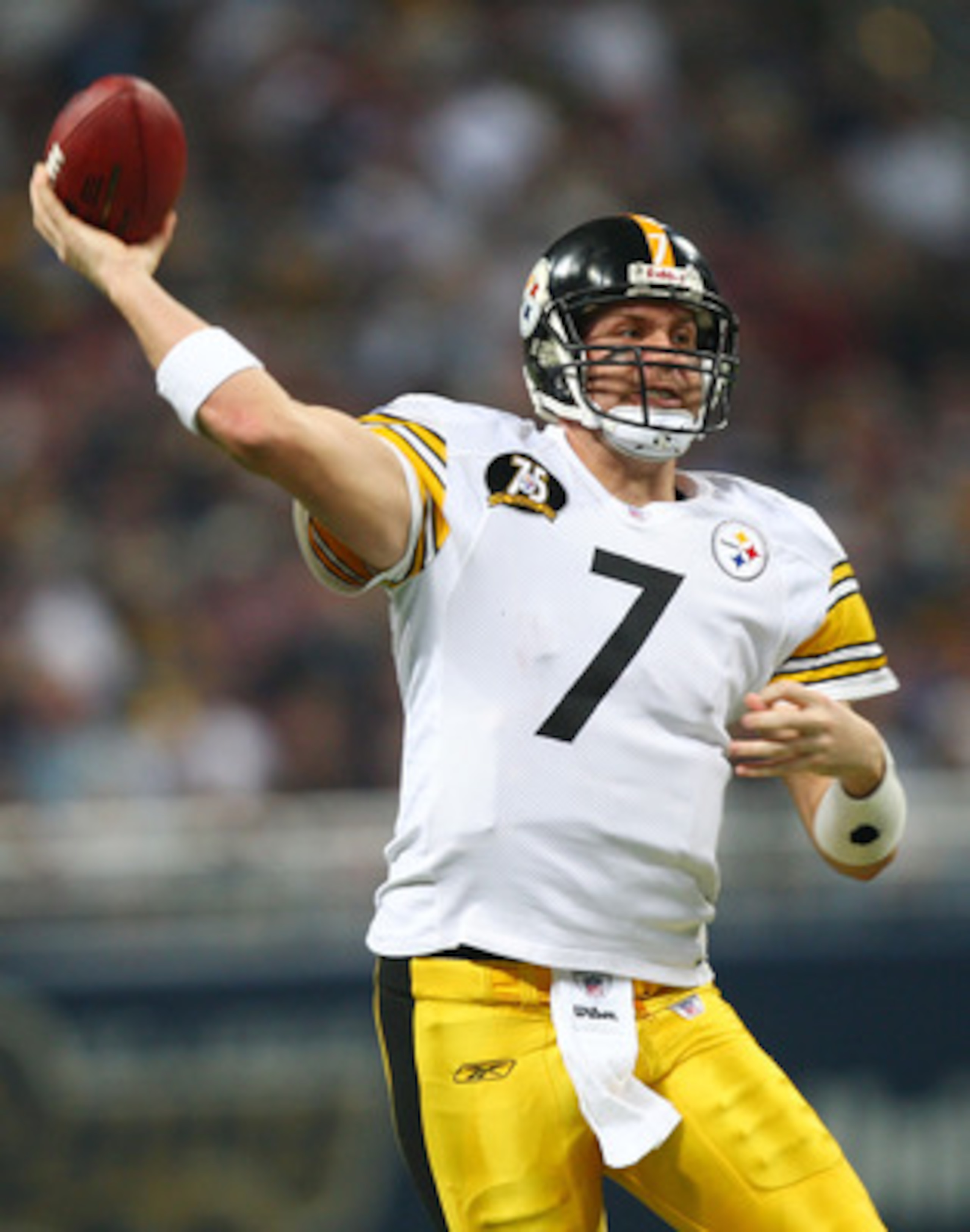 ST. LOUIS - DECEMBER 20:  Ben Roethlisberger #7 of the Pittsburgh Steelers scrambles as he passes the ball against the St. Louis Rams on December 20, 2007 at Edward Jones Dome in St. Louis, Missouri.  (Photo by Elsa/Getty Images)