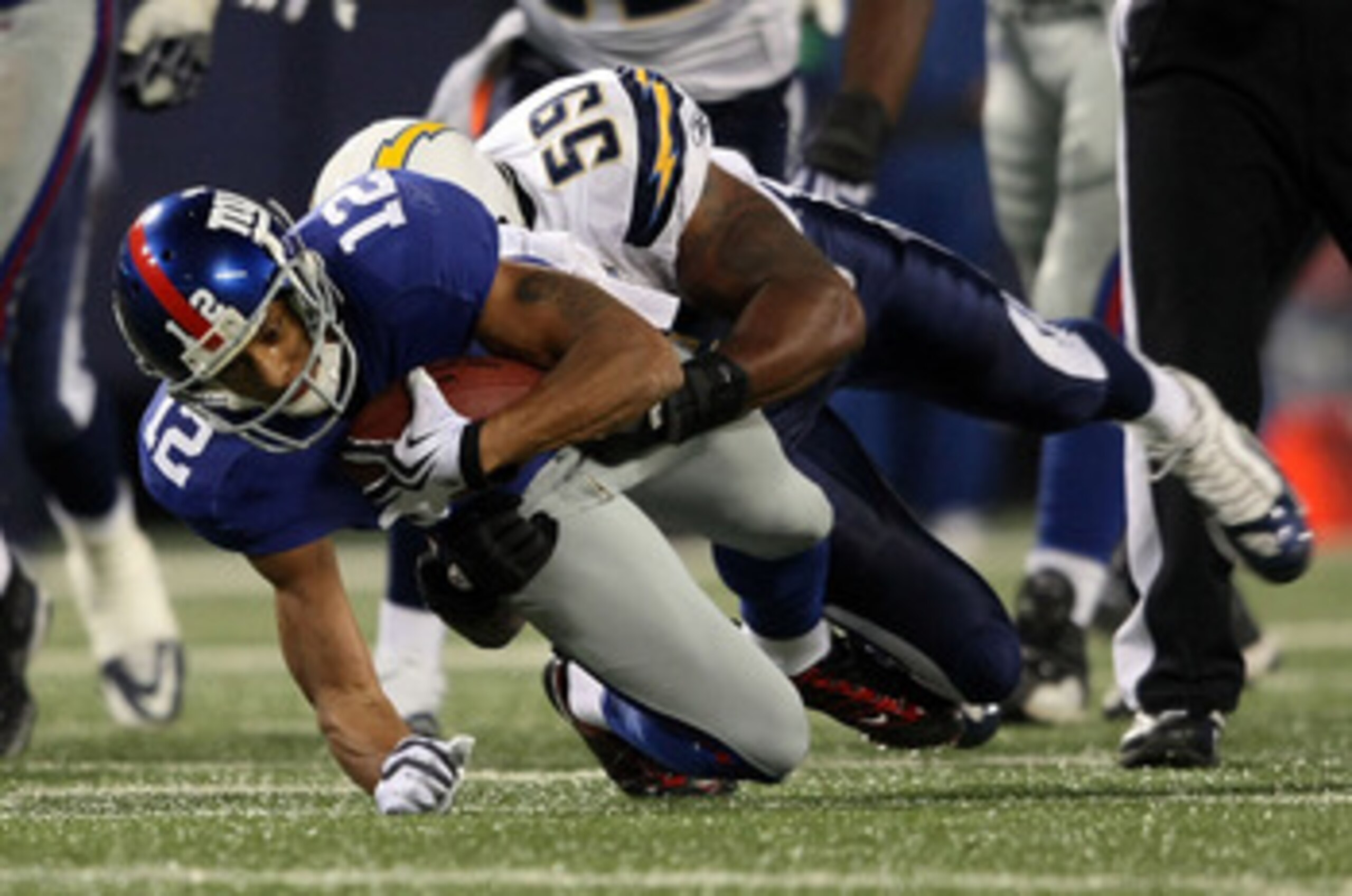 EAST RUTHERFORD, NJ - NOVEMBER 08: Steve Smith #12 of the New York Giants is tackled Brandon Siler #59 of the San Diego Chargers at Giants Stadium on November 8, 2009 in East Rutherford, New Jersey. (Photo by Nick Laham/Getty Images) EAST RUTHERFORD, NJ - NOVEMBER 08: Steve Smith #12 of the New York Giants is tackled Brandon Siler #59 of the San Diego Chargers at Giants Stadium on November 8, 2009 in East Rutherford, New Jersey. (Photo by Nick Laham/Getty Images)