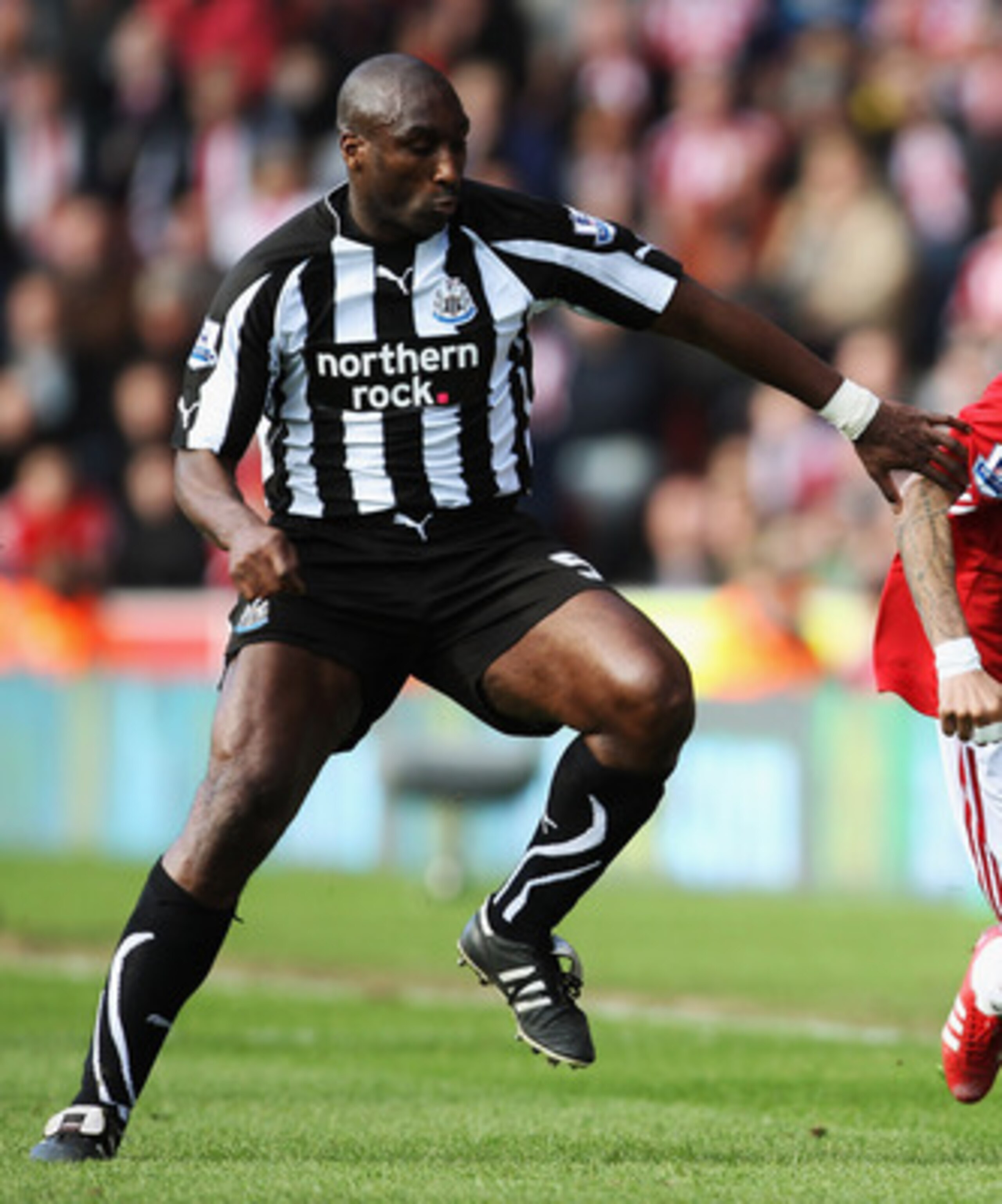 STOKE ON TRENT, ENGLAND - MARCH 19:  Jermaine Pennant of Stoke City battles with Sol Campbell of Newcastle United during the Barclays Premier League match between Stoke City and Newcastle United at Britannia Stadium on March 19, 2011 in Stoke on Trent, En