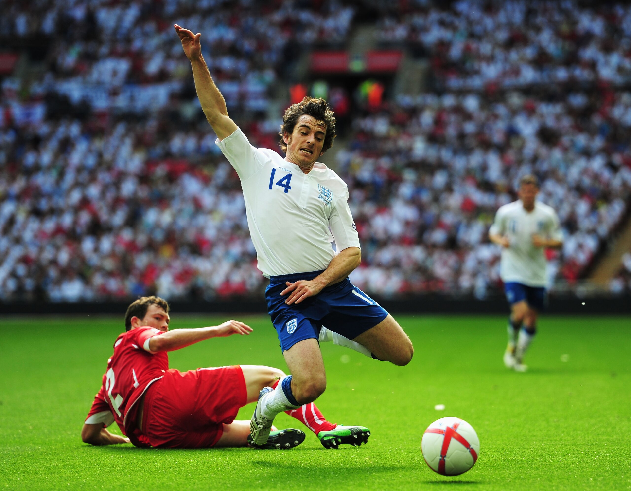LONDON, ENGLAND - JUNE 04:  Stephan Lichtsteiner of Switzerland (L) tackles Leighton Baines of England during the UEFA EURO 2012 group G qualifying match between England and Switzerland at Wembley Stadium on June 4, 2011 in London, England.  (Photo by Jam