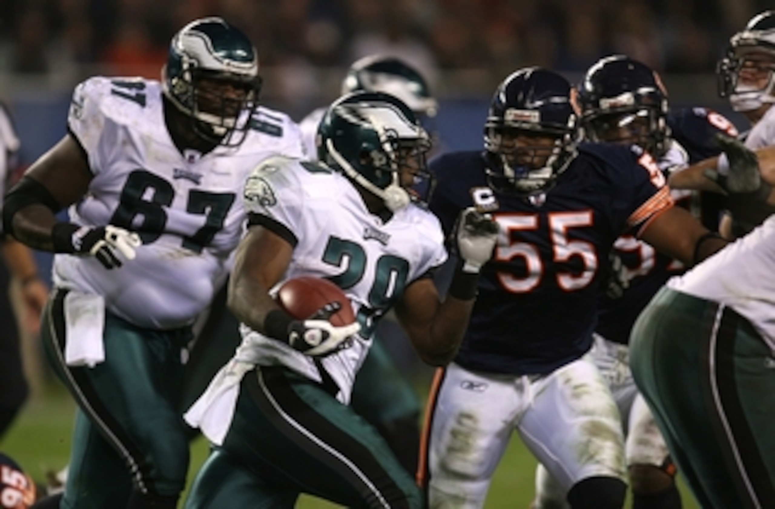 CHICAGO - NOVEMBER 22: LeSean McCoy #29 of the Philadelphia Eagles runs the ball in the second half against Lance Briggs #55 of the Chicago Bears at Soldier Field on November 22, 2009 in Chicago, Illinois.  (Photo by Jonathan Daniel/Getty Images)