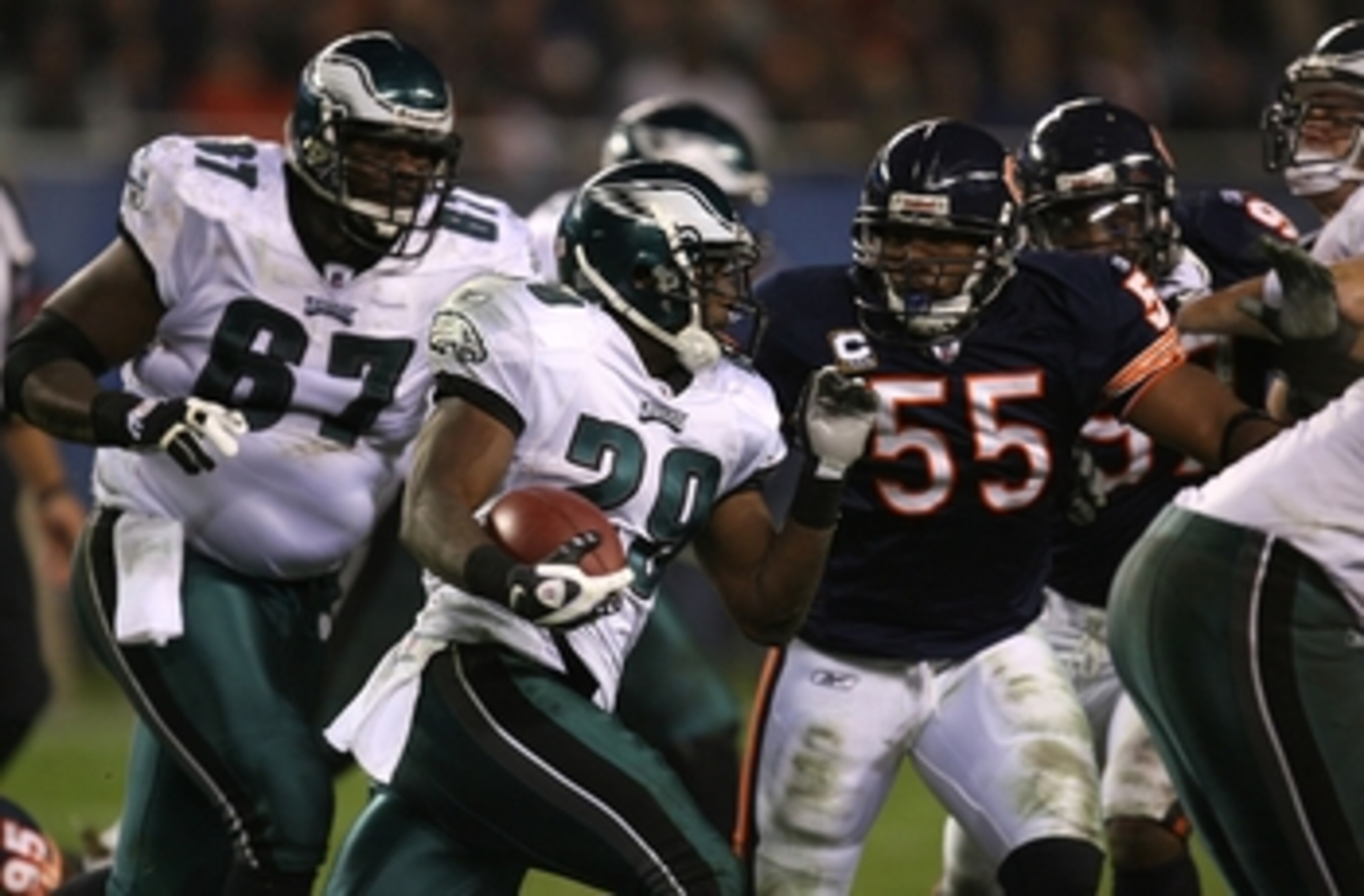 CHICAGO - NOVEMBER 22: LeSean McCoy #29 of the Philadelphia Eagles runs the ball in the second half against Lance Briggs #55 of the Chicago Bears at Soldier Field on November 22, 2009 in Chicago, Illinois.  (Photo by Jonathan Daniel/Getty Images)