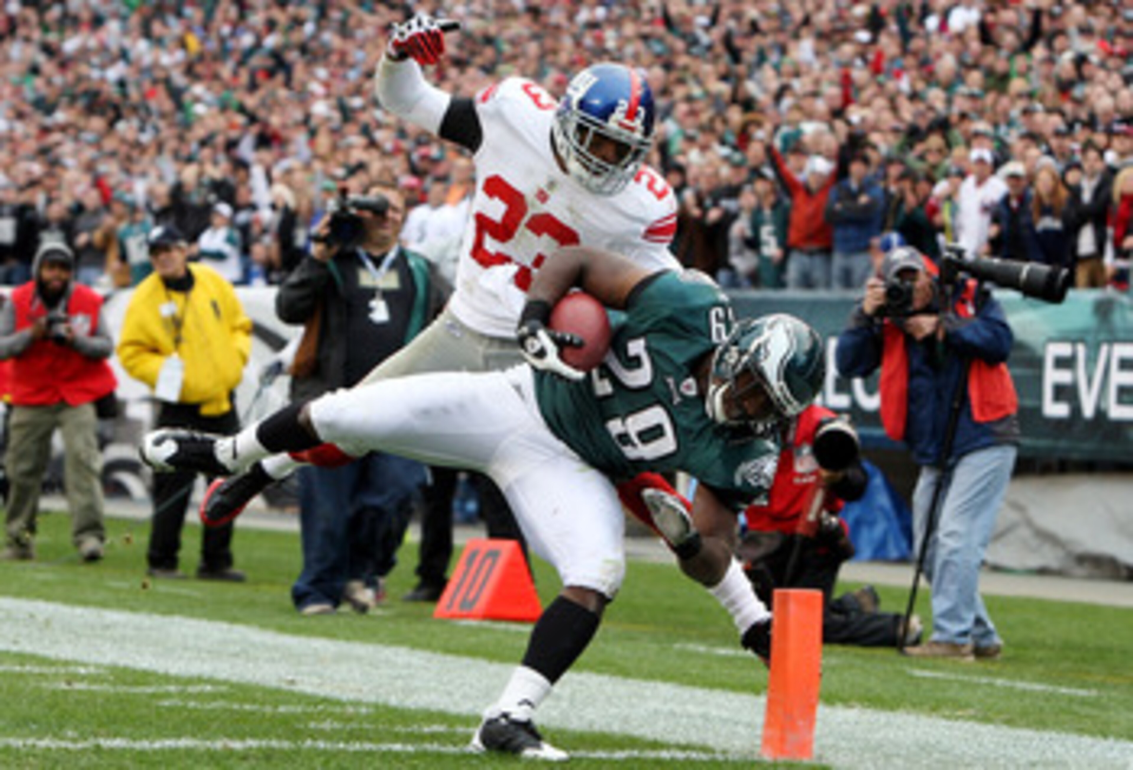 PHILADELPHIA - NOVEMBER 01:  LeSean McCoy #29 of the Philadelphia Eagles falls into the endzone ahead of Corey Webster #23 of the New York Giants for a fourth quarter touchjdown on November 1, 2009 at Lincoln Financial Field in Philadelphia, Pennsylvania.