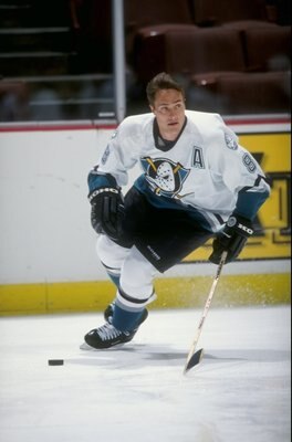 9 Dec 1998: Teemu Selanne #8 of the  Anaheim Mighty Ducks skates with the puck during the game against the Vancover Canucks at the Arrowhead Pond in Anaheim, California. The Ducks tied with the Canucks 4-4 in overtime. Mandatory Credit: Elsa Hasch  /Allsp