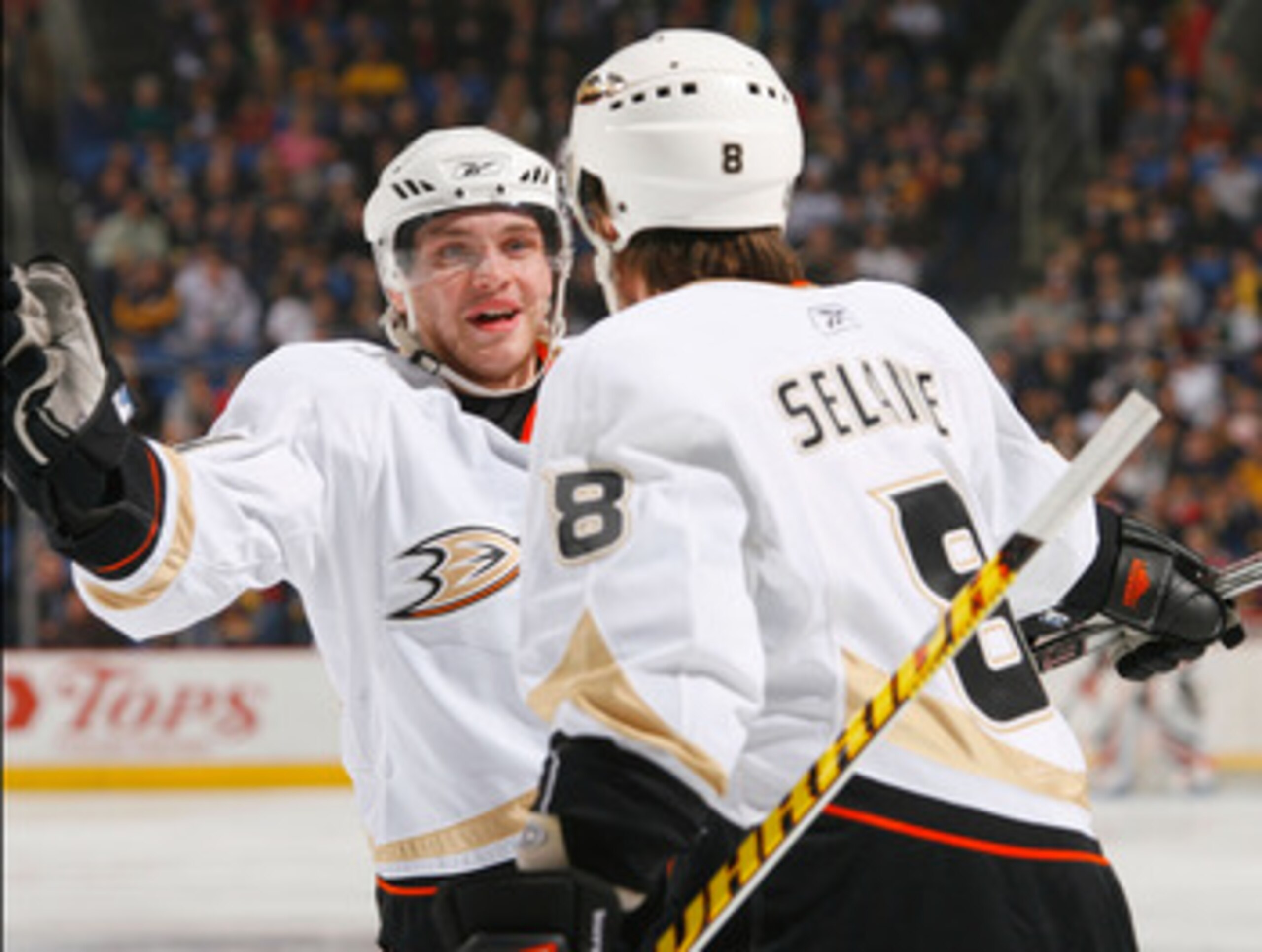 BUFFALO, NY - FEBRUARY 24: Bobby Ryan #54 and Teemu Selanne #8 of the Anaheim Ducks celebrate Selane's goal in the first period against the Buffalo Sabres   on February 24, 2009 at HSBC Arena in Buffalo, New York.  (Photo by Rick Stewart/Getty Images)