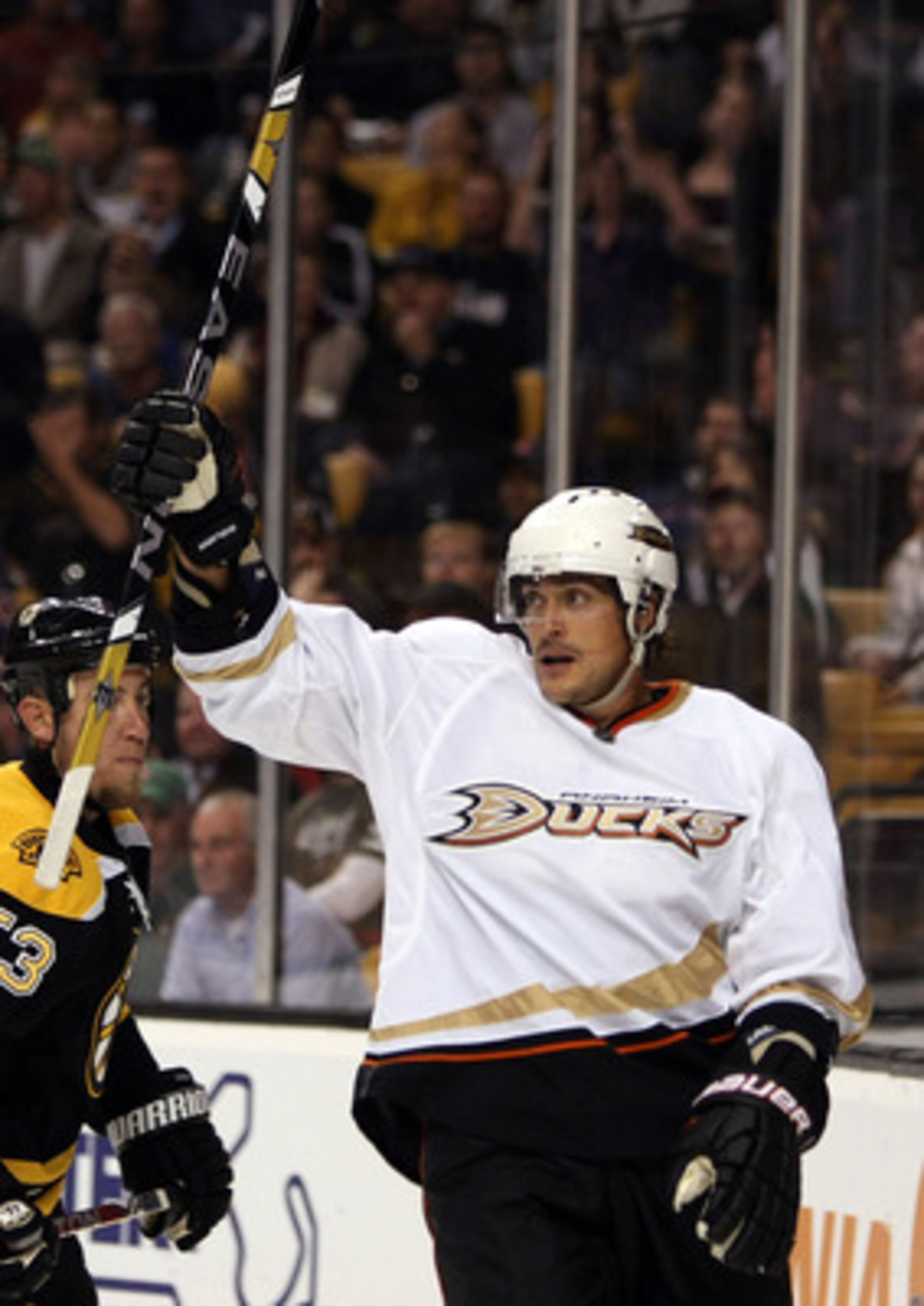BOSTON - OCTOBER 08:  Teemu Selanne #8 of the Anaheim Ducks celebrates his second goal in the second period against the Boston Bruins on October 8, 2009 at the TD Garden in Boston, Massachusetts.  (Photo by Elsa/Getty Images)