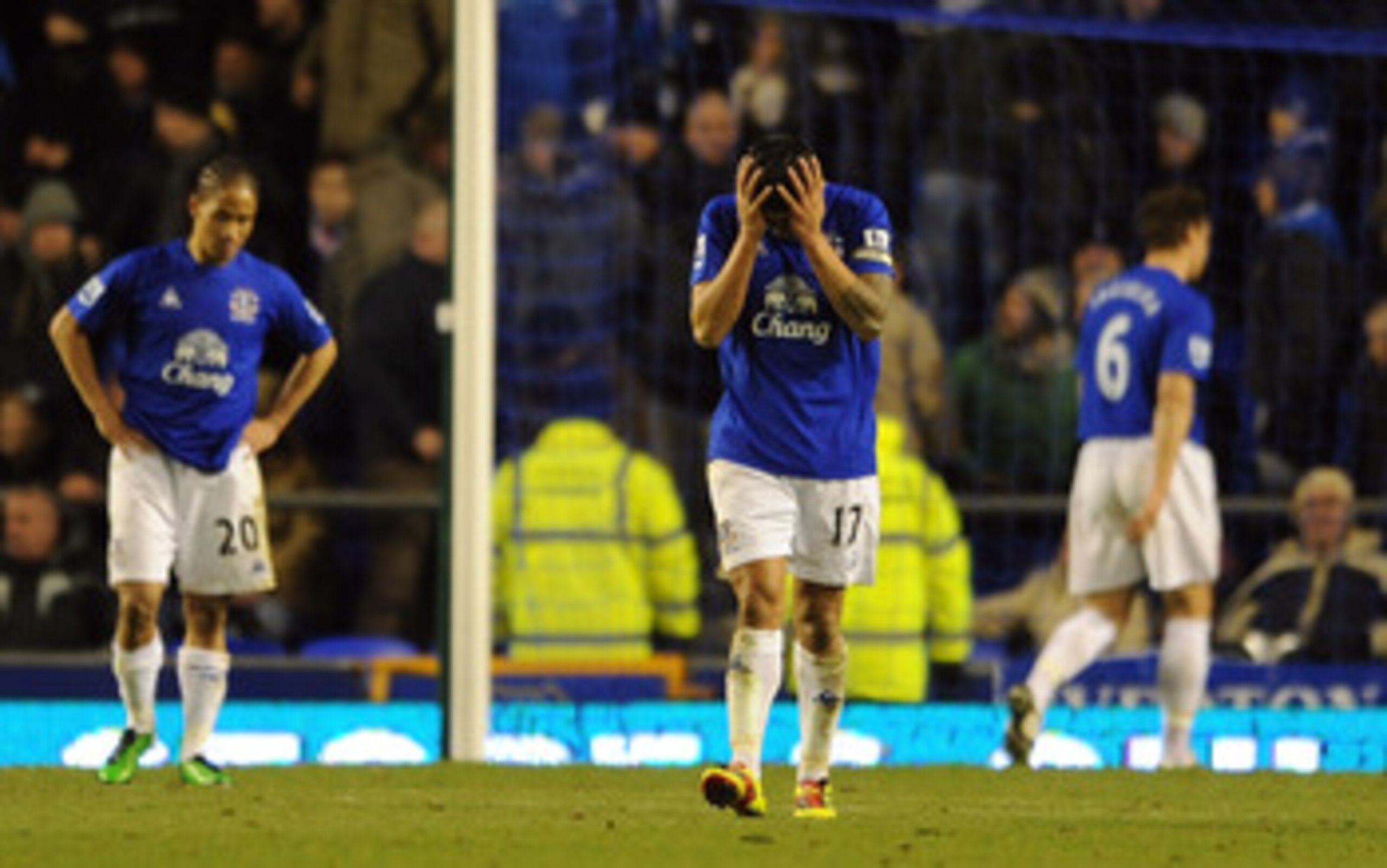 LIVERPOOL, ENGLAND - NOVEMBER 27:  Tim Cahill of Everton looks dejected during the Barclays Premier League match between Everton and West Bromwich Albion at Goodison Park on November 27, 2010 in Liverpool, England.  (Photo by Chris Brunskill/Getty Images)