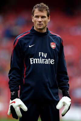 LONDON, ENGLAND - APRIL 02:  Jens Lehmann of Arsenal warms up prior to the Barclays Premier League match between Arsenal and Blackburn Rovers at the Emirates Stadium on April 2, 2011 in London, England.  (Photo by Julian Finney/Getty Images)