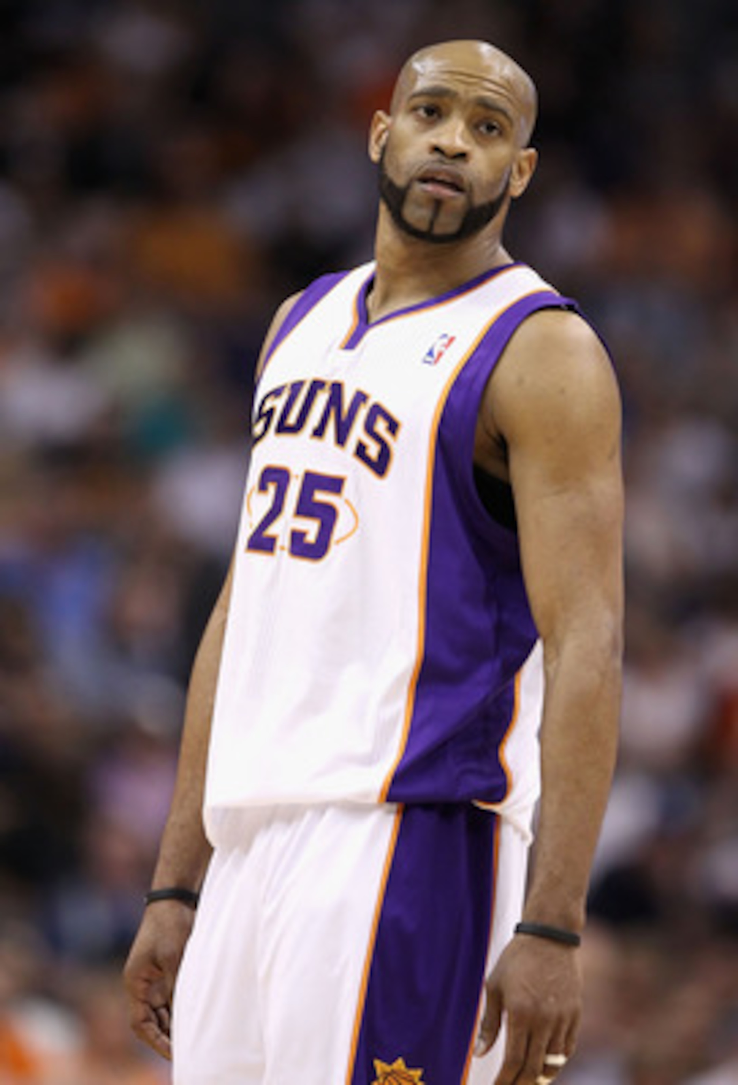 PHOENIX, AZ - MARCH 30: Vince Carter #25 of the Phoenix Suns reacts during the NBA game against the Oklahoma City Thunder at US Airways Center on March 30, 2011 in Phoenix, Arizona. The Thunder defeated the Suns 116-98. NOTE TO USER: User expressly ackn PHOENIX, AZ - MARCH 30: Vince Carter #25 of the Phoenix Suns reacts during the NBA game against the Oklahoma City Thunder at US Airways Center on March 30, 2011 in Phoenix, Arizona. The Thunder defeated the Suns 116-98. NOTE TO USER: User expressly ackn