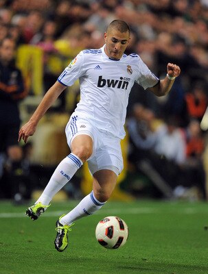 VILLARREAL, SPAIN - MAY 15: Karim Benzema of Real Madrid in action during the La Liga match between Villarreal and Real Madrid at estadio El Madrigal on May 15, 2011 in Villarreal, Spain.  (Photo by Denis Doyle/Getty Images)