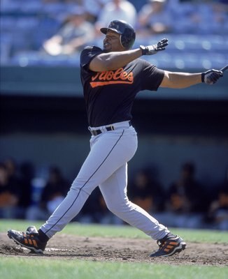 26 Feb 2001:  Albert Belle #88 of the Baltimore Orioles takes a swing at the ball during Spring Training at the Fort Lauderdale Stadium in Fort Lauderdale, Florida.Mandatory Credit: Ezra Shaw  /Allsport