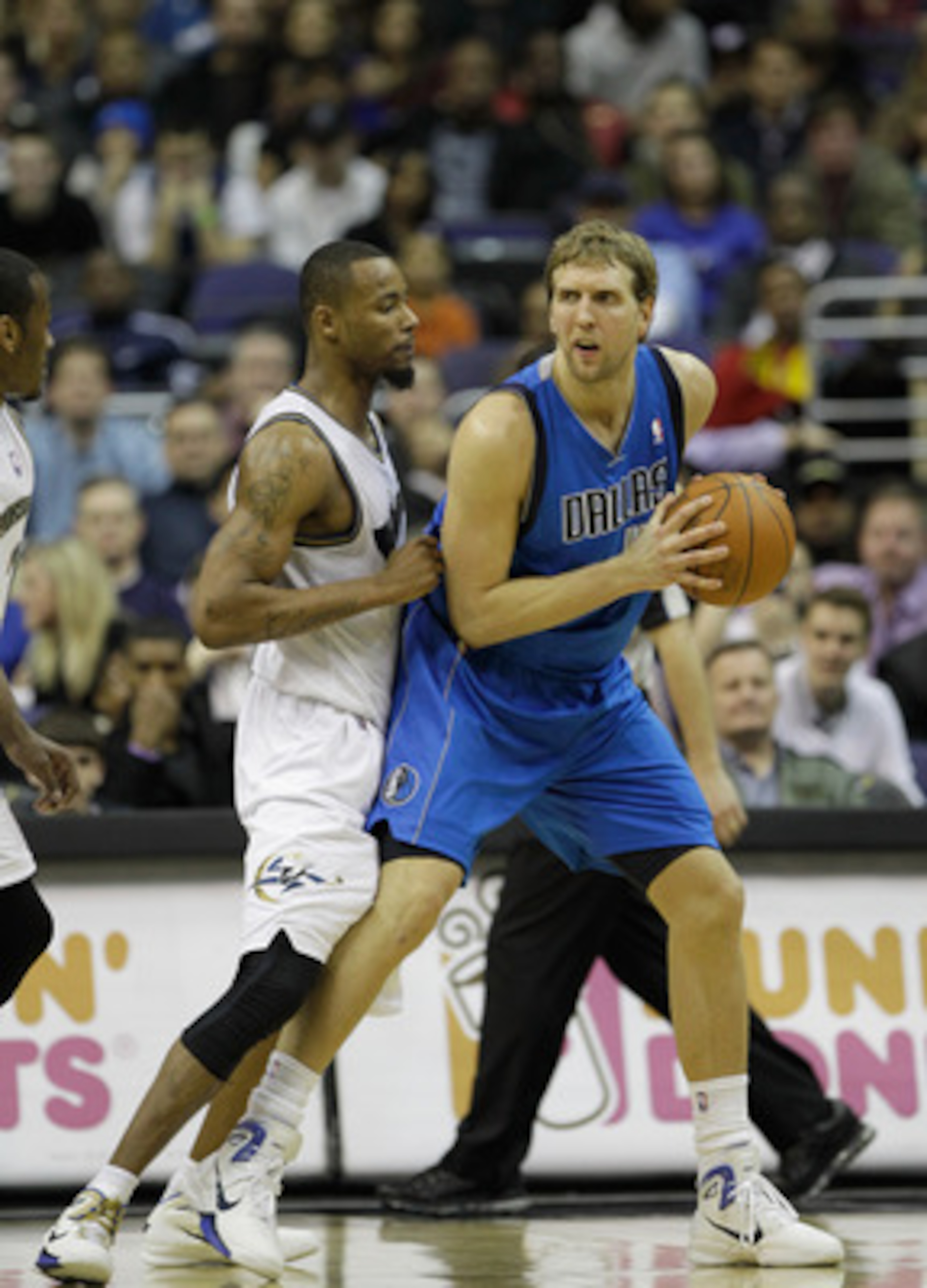 WASHINGTON, DC - FEBRUARY 26: Rashard Lewis #9 of the Washington Wizards guards Dirk Nowitzki #41 of the Dallas Mavericks at the Verizon Center on February 26, 2011 in Washington, DC. NOTE TO USER: User expressly acknowledges and agrees that, by downloadi WASHINGTON, DC - FEBRUARY 26: Rashard Lewis #9 of the Washington Wizards guards Dirk Nowitzki #41 of the Dallas Mavericks at the Verizon Center on February 26, 2011 in Washington, DC. NOTE TO USER: User expressly acknowledges and agrees that, by downloadi