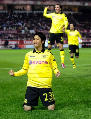 SEVILLE, SPAIN - DECEMBER 15:  Shinji Kagawa of Borussia Dortmund celebrates after scoring the opening goal during the UEFA Europa League group J match between Sevilla and Borussia Dortmund at Estadio Ramon Sanchez Pizjuan on December 15, 2010 in Seville,
