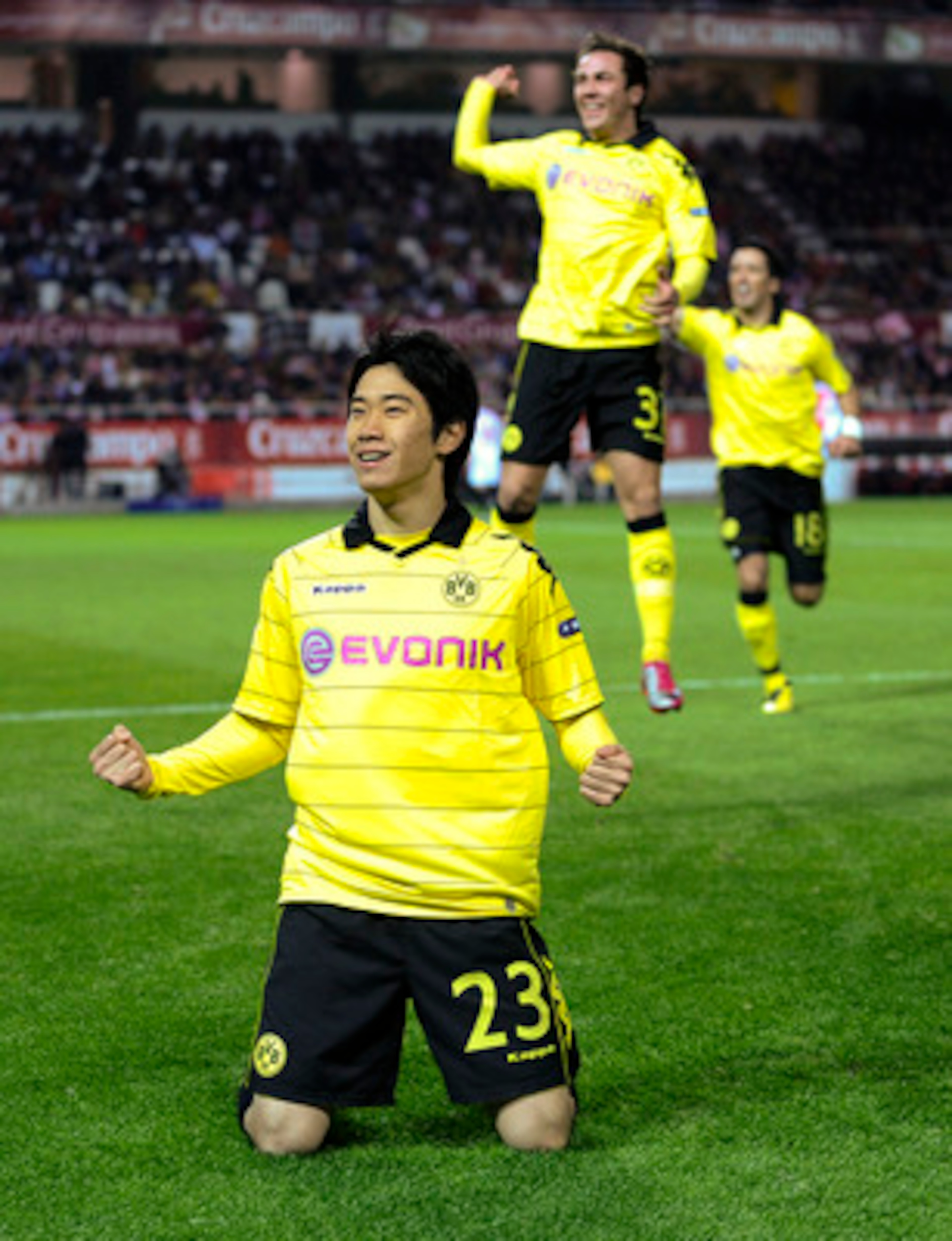 SEVILLE, SPAIN - DECEMBER 15:  Shinji Kagawa of Borussia Dortmund celebrates after scoring the opening goal during the UEFA Europa League group J match between Sevilla and Borussia Dortmund at Estadio Ramon Sanchez Pizjuan on December 15, 2010 in Seville,