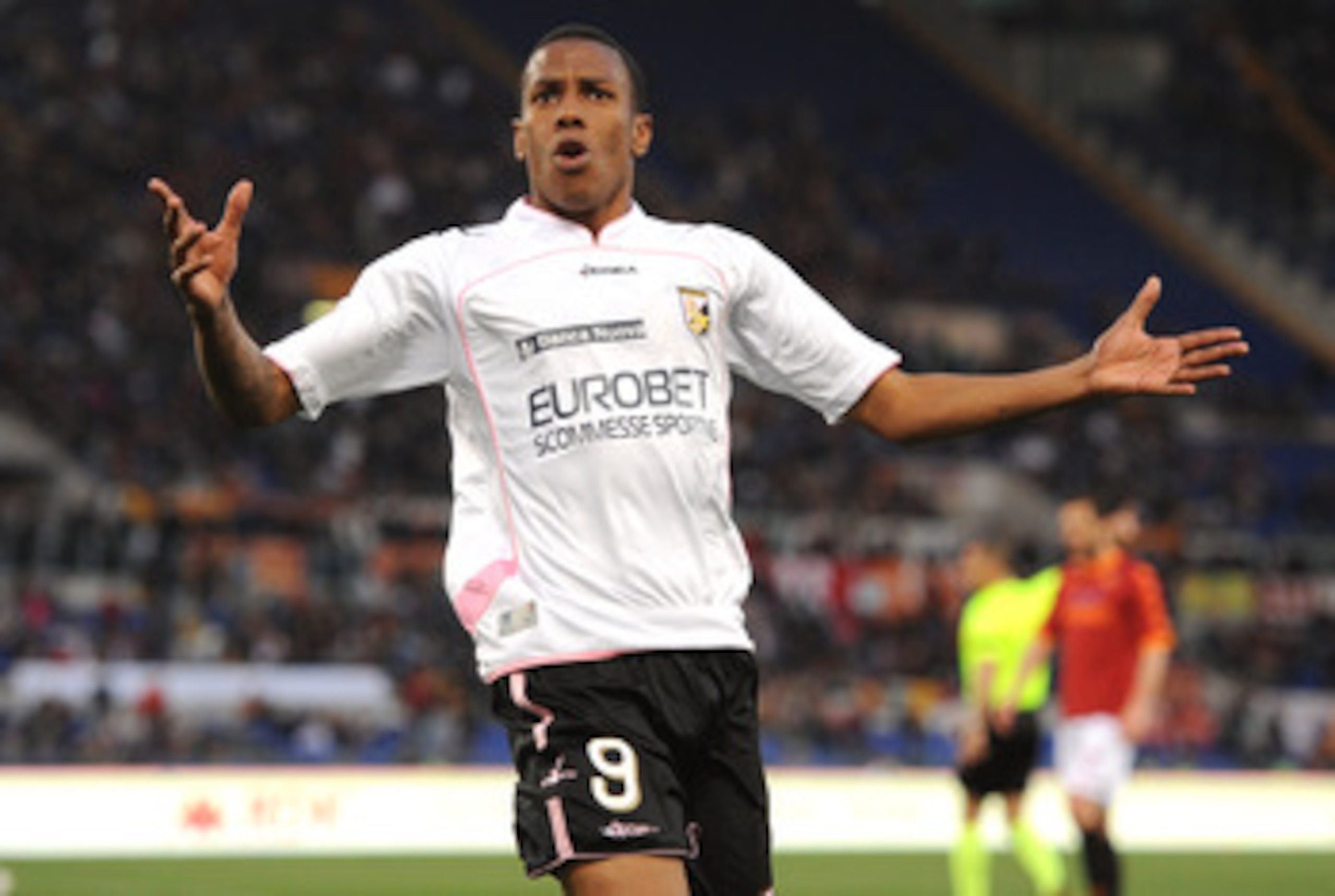 ROME, ITALY - APRIL 16:  Abel Hernandez of Palermo celebrates after scoring his second goal (1-3) during the Serie A match between AS Roma and US Citta di Palermo at Stadio Olimpico on April 16, 2011 in Rome, Italy.  (Photo by Tullio M. Puglia/Getty Image