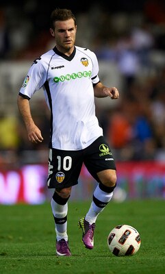 VALENCIA, SPAIN - APRIL 10:  Juan Mata of Valencia controls the ball during the La Liga match between Valencia and Villarreal at Estadio Mestalla on April 10, 2011 in Valencia, Spain.  Valencia won 5-0.  (Photo by Manuel Queimadelos Alonso/Getty Images)